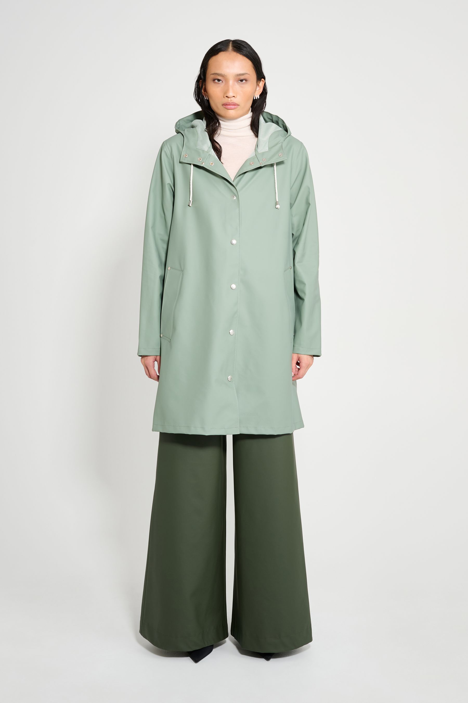 stutterheim mosebacke lightweight raincoat khaki green women jackets raincoats