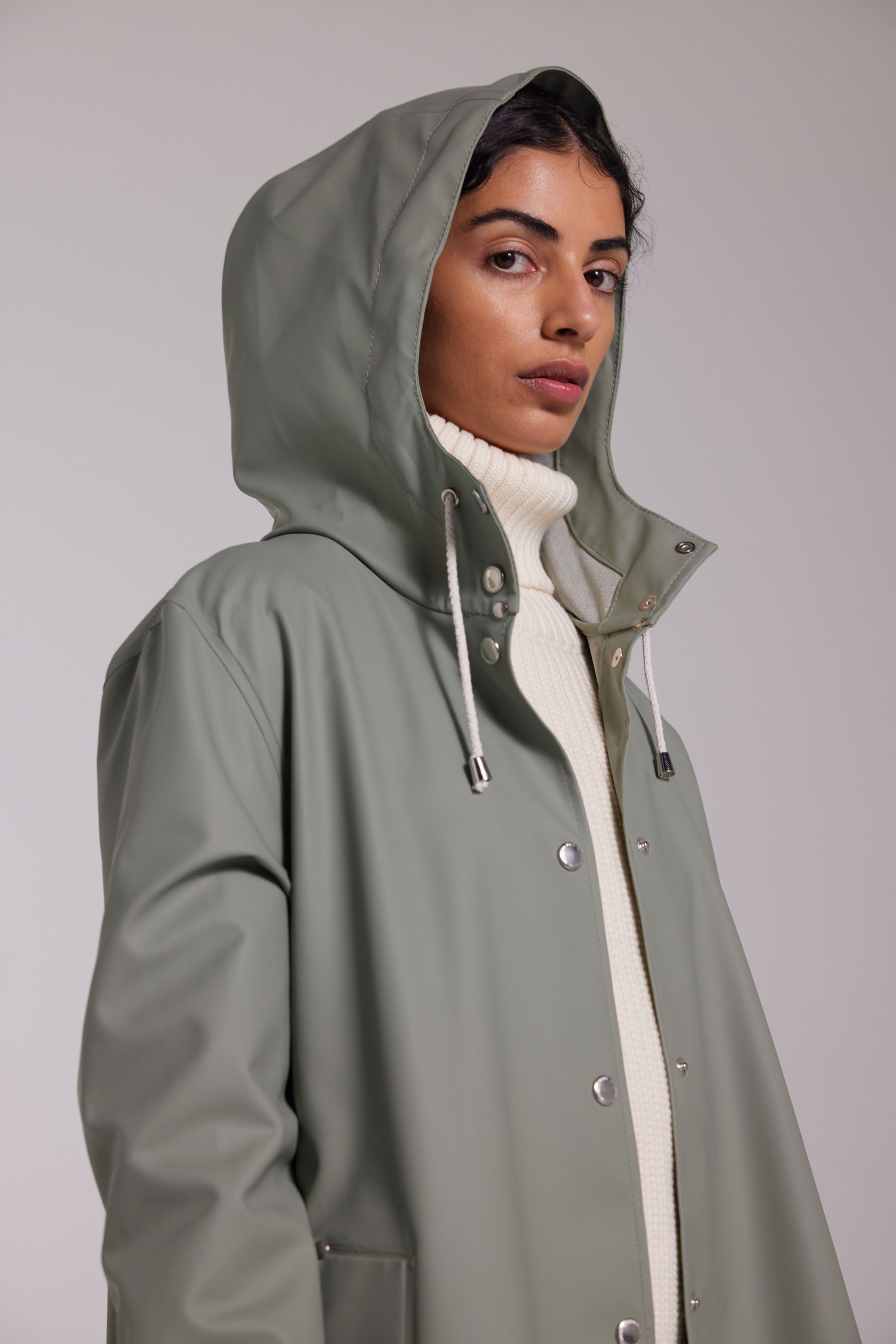 stutterheim mosebacke lightweight raincoat khaki green women jackets raincoats