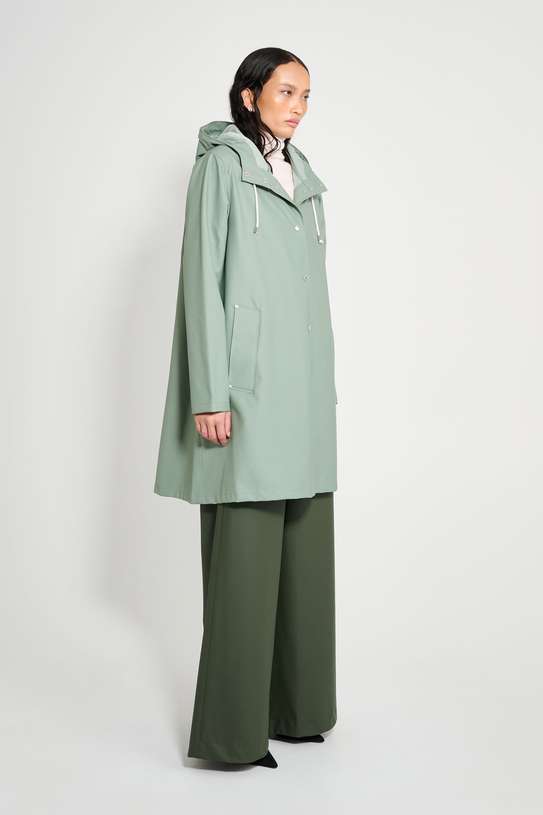 stutterheim mosebacke lightweight raincoat khaki green women jackets raincoats