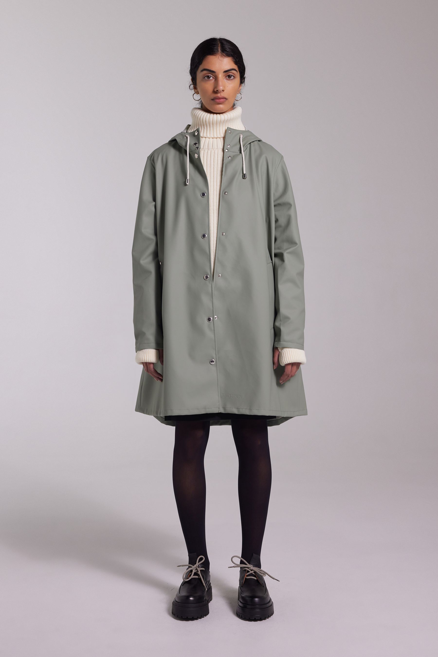 stutterheim mosebacke lightweight raincoat khaki green women jackets raincoats