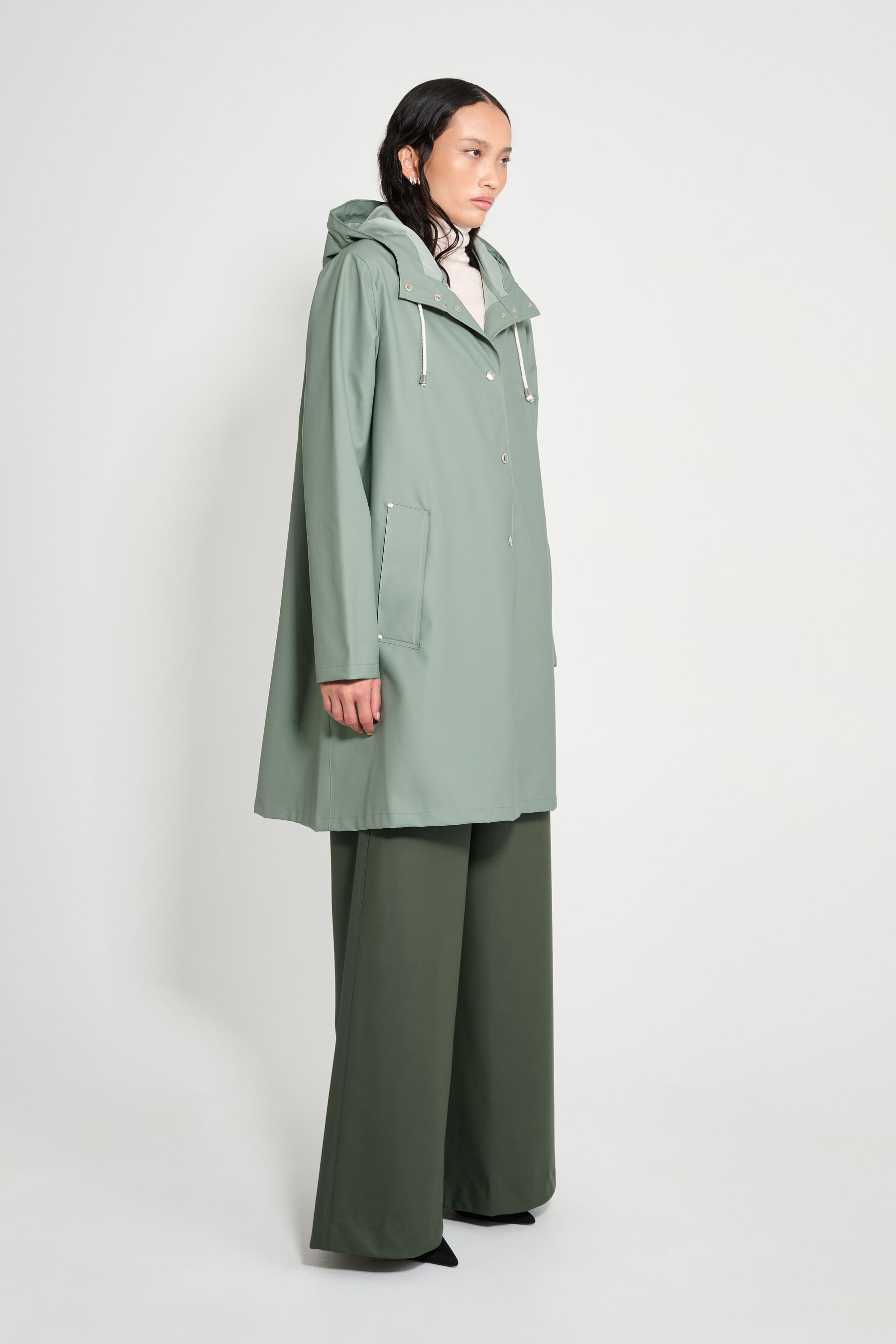 stutterheim mosebacke lightweight raincoat khaki green women jackets raincoats
