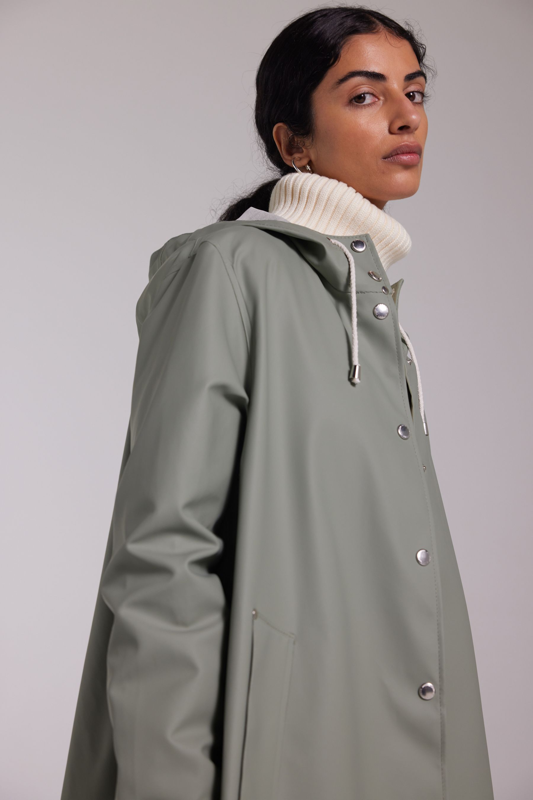 stutterheim mosebacke lightweight raincoat khaki green women jackets raincoats