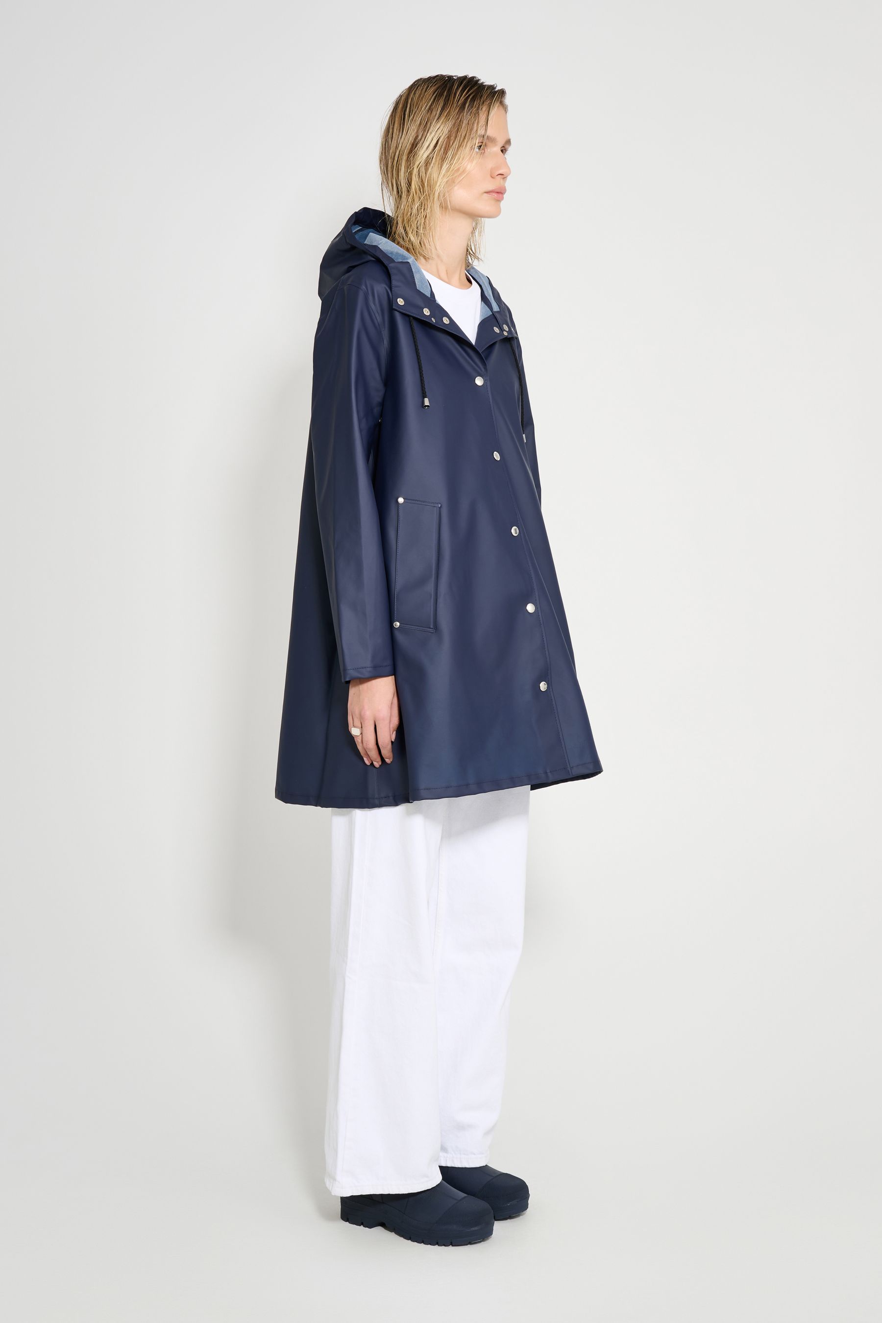 stutterheim mosebacke lightweight raincoat navy women jackets raincoats
