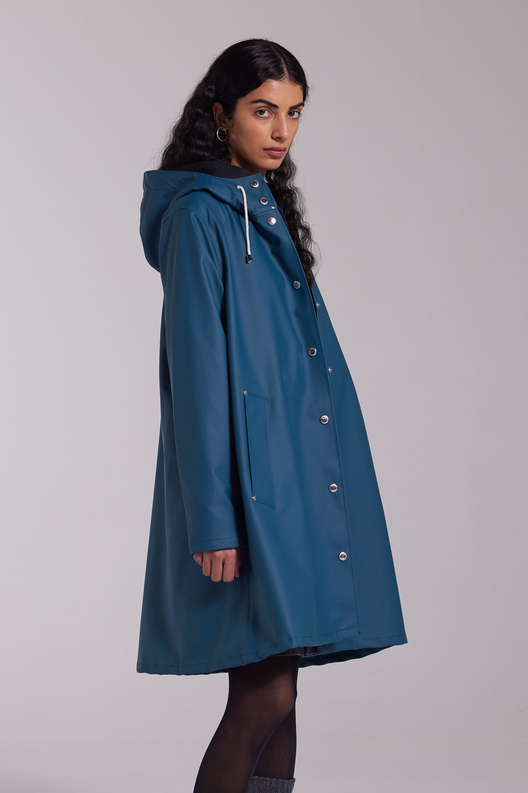 stutterheim mosebacke lightweight raincoat petrol blue women jackets raincoats