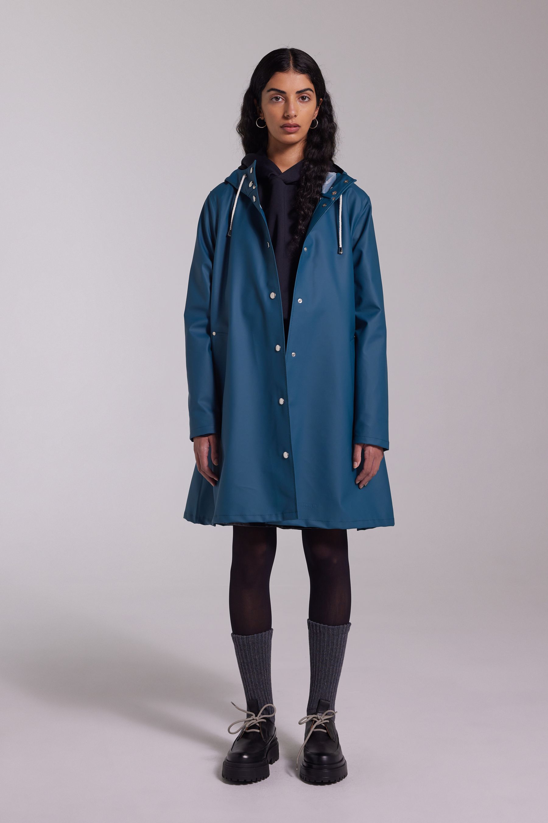 stutterheim mosebacke lightweight raincoat petrol blue women jackets raincoats