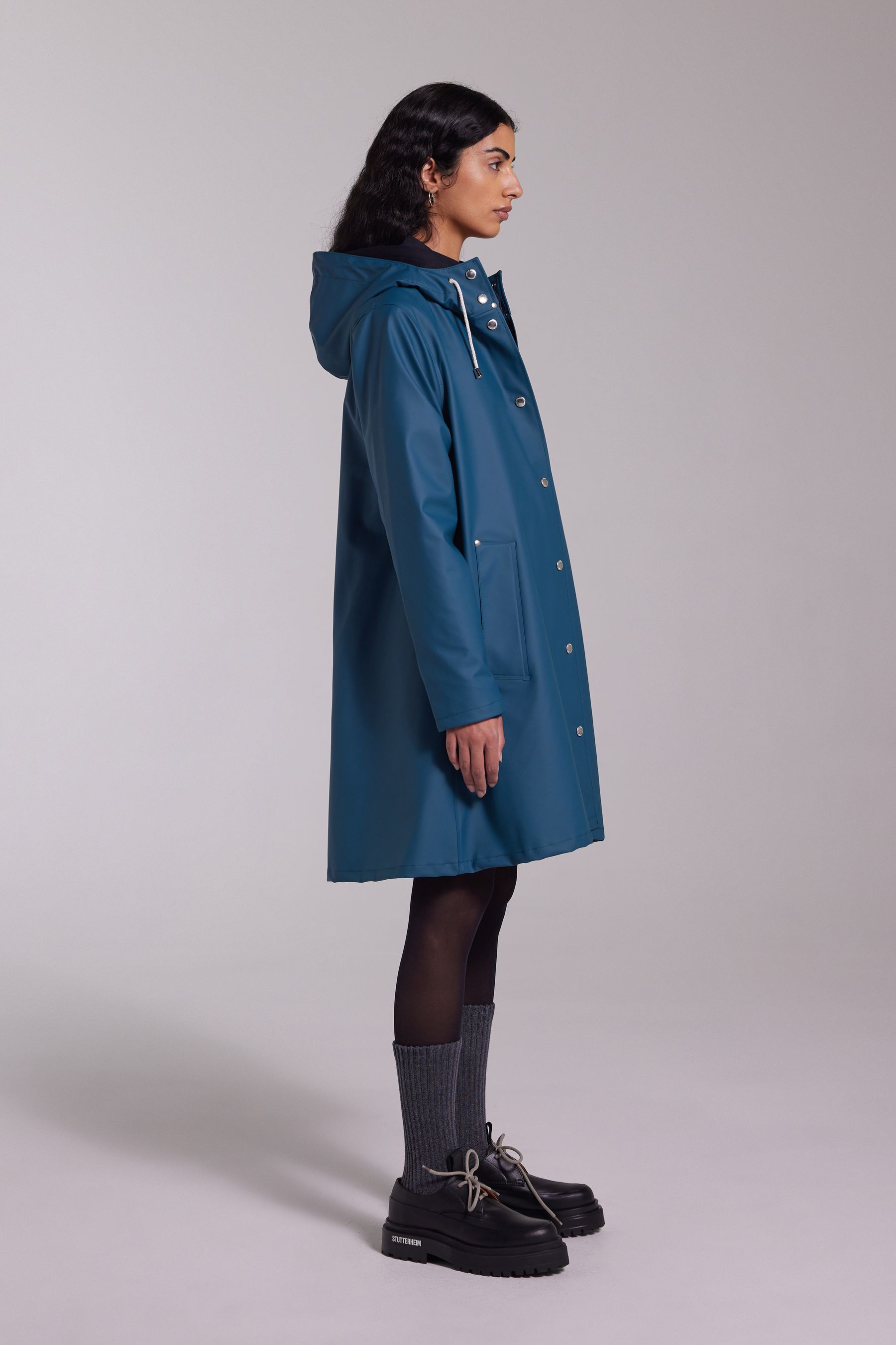 stutterheim mosebacke lightweight raincoat petrol blue women jackets raincoats