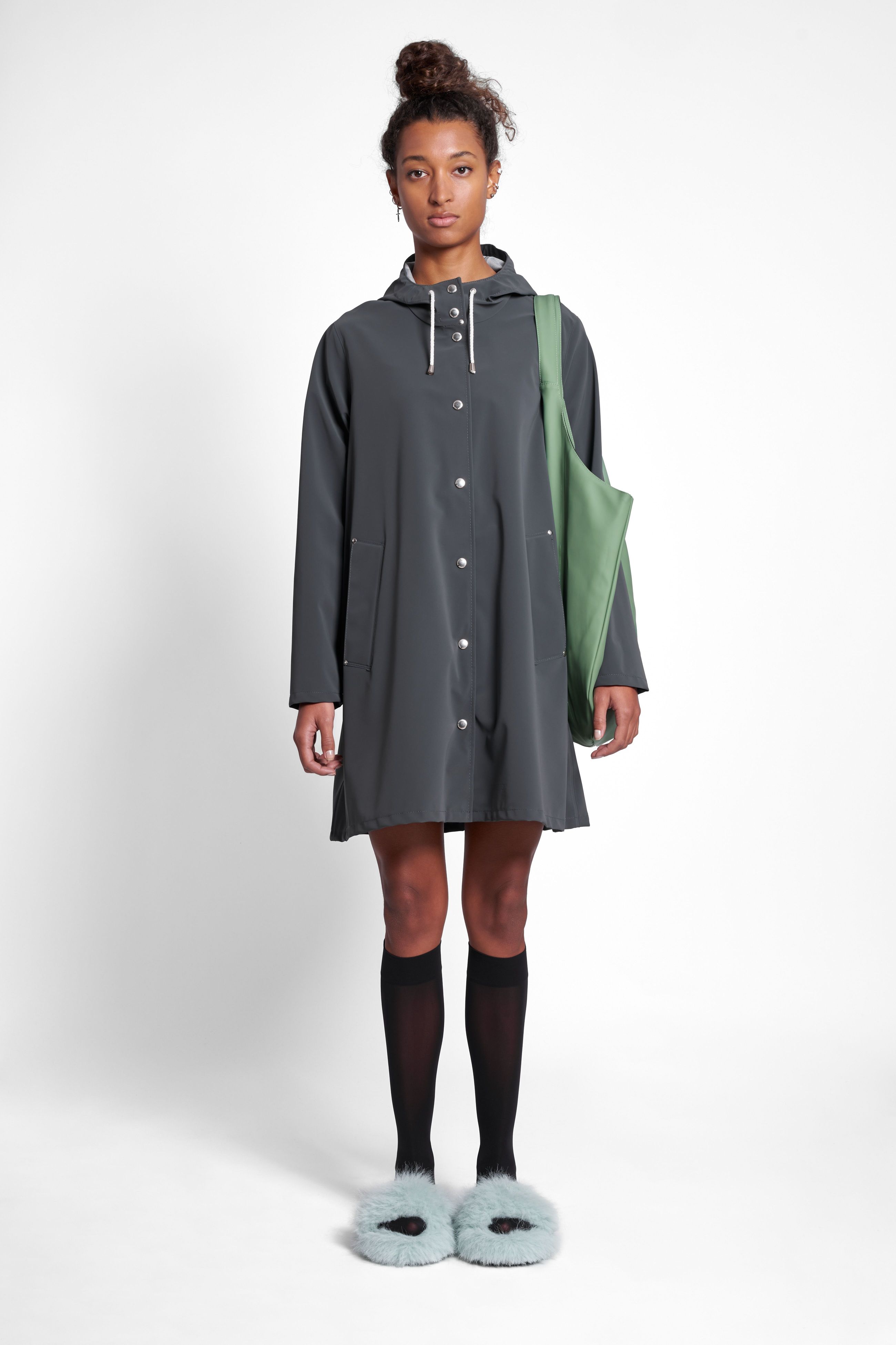 stutterheim mosebacke lightweight matte raincoat charcoal women jackets raincoats