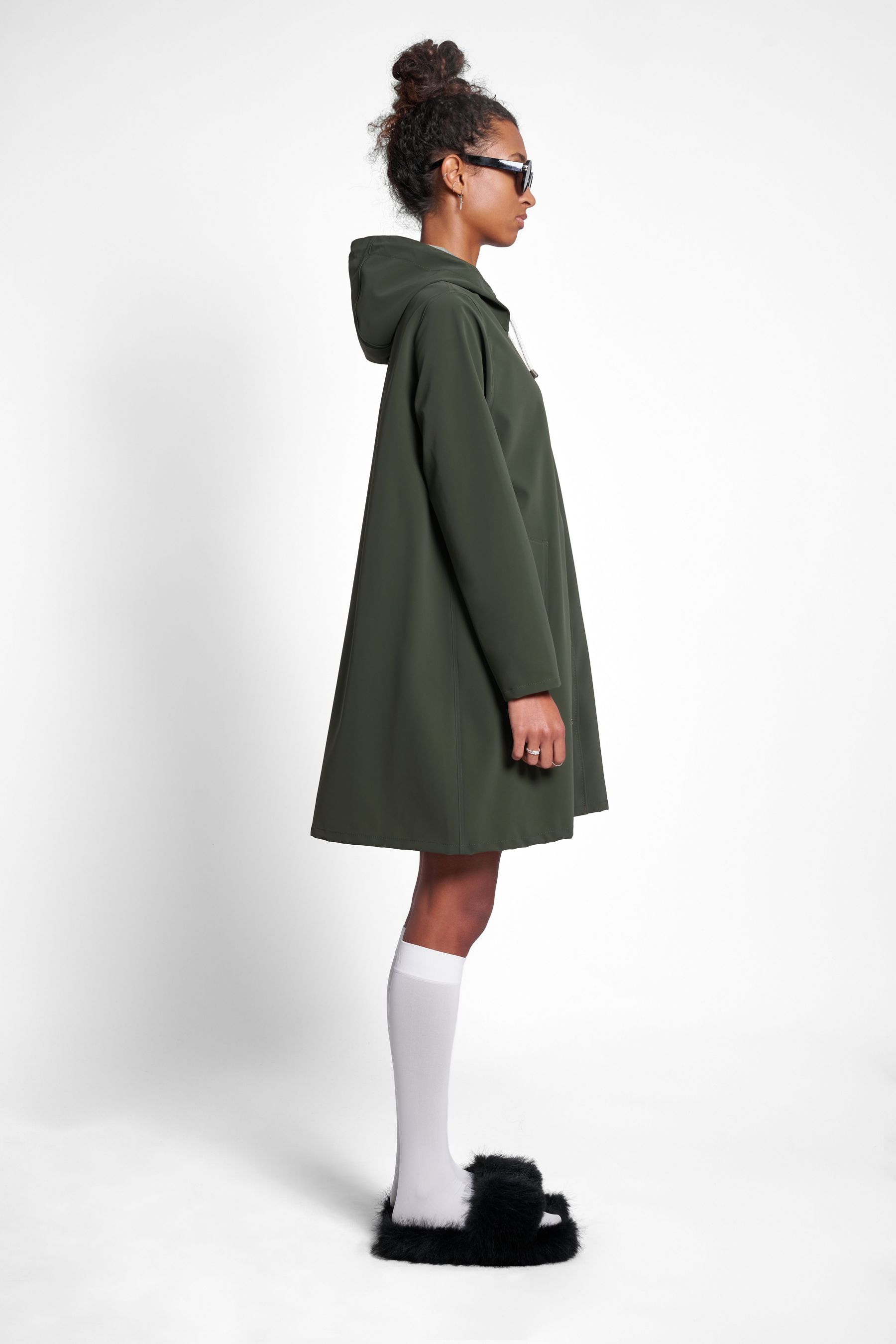 stutterheim mosebacke lightweight matte raincoat green women jackets raincoats