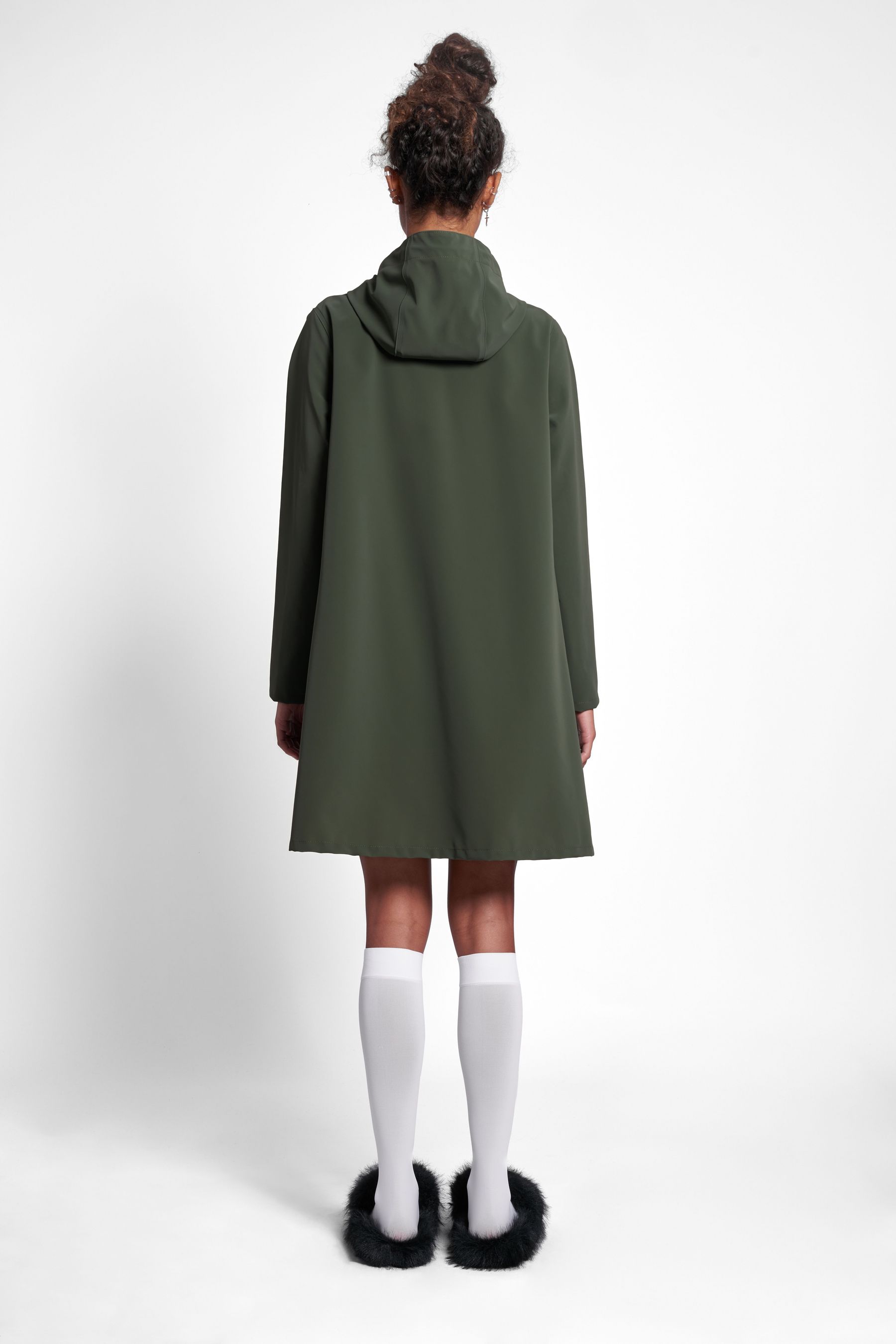 stutterheim mosebacke lightweight matte raincoat green women jackets raincoats