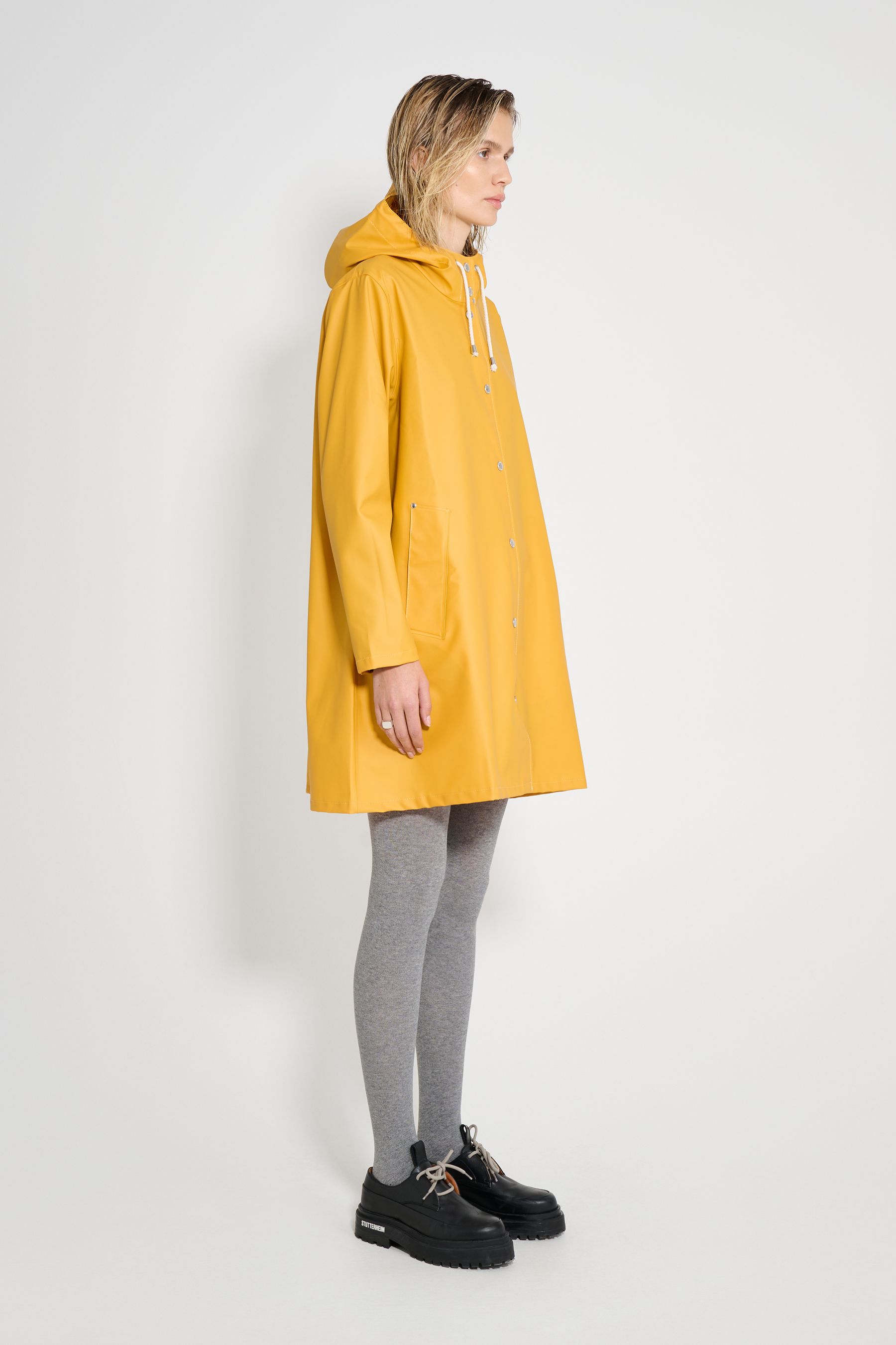 stutterheim mosebacke lightweight raincoat warm honey women jackets raincoats