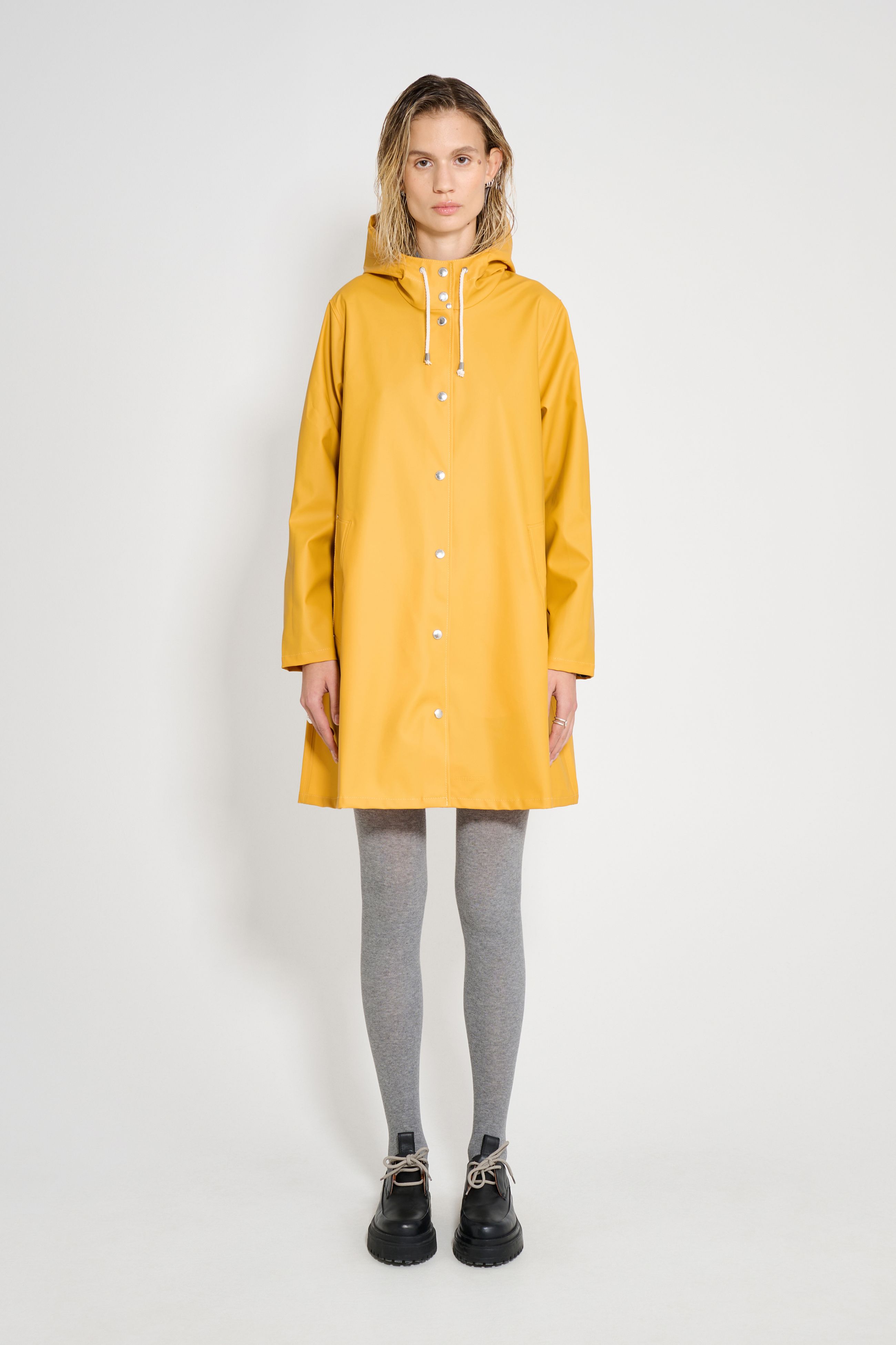 stutterheim mosebacke lightweight raincoat warm honey women jackets raincoats