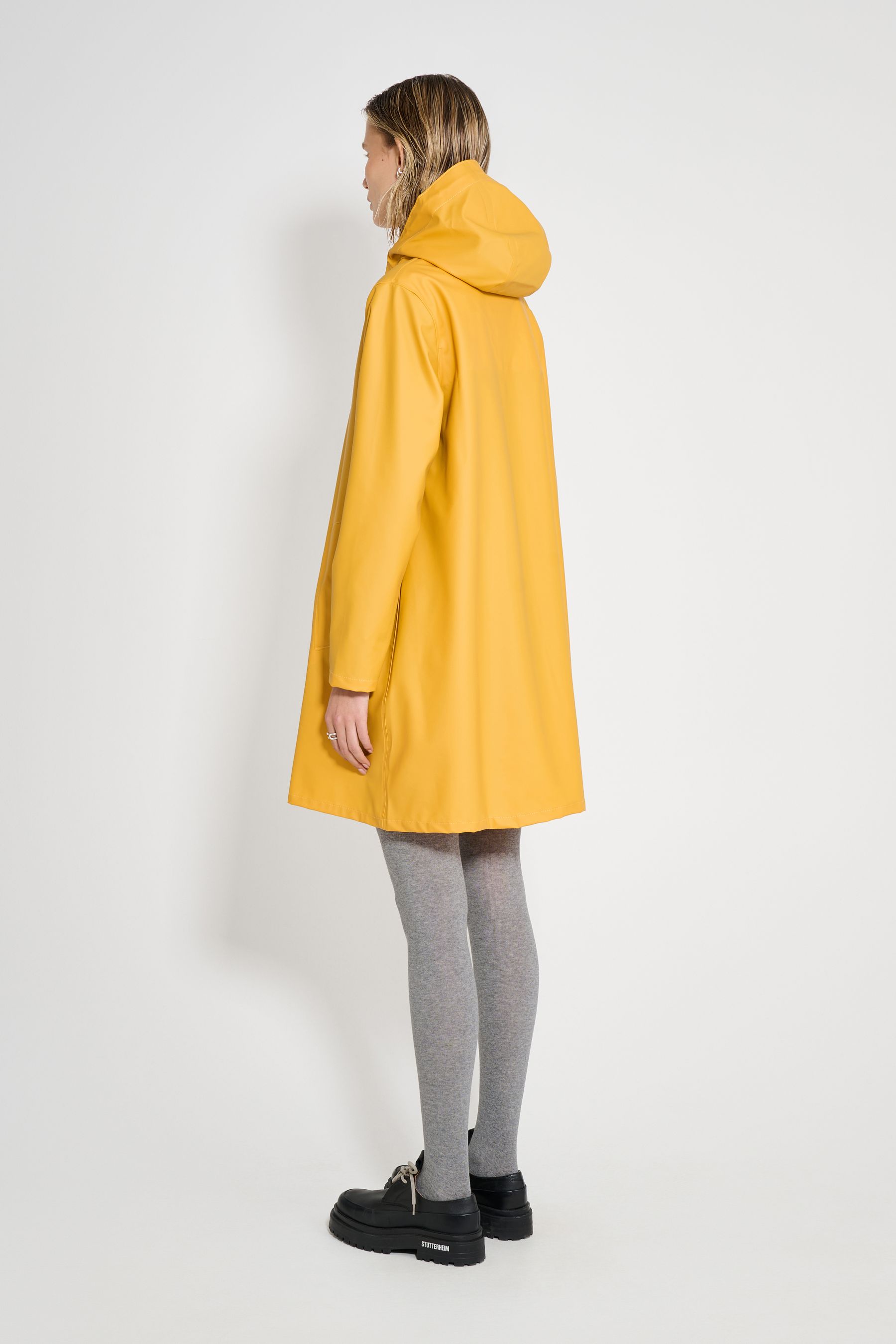 stutterheim mosebacke lightweight raincoat warm honey women jackets raincoats