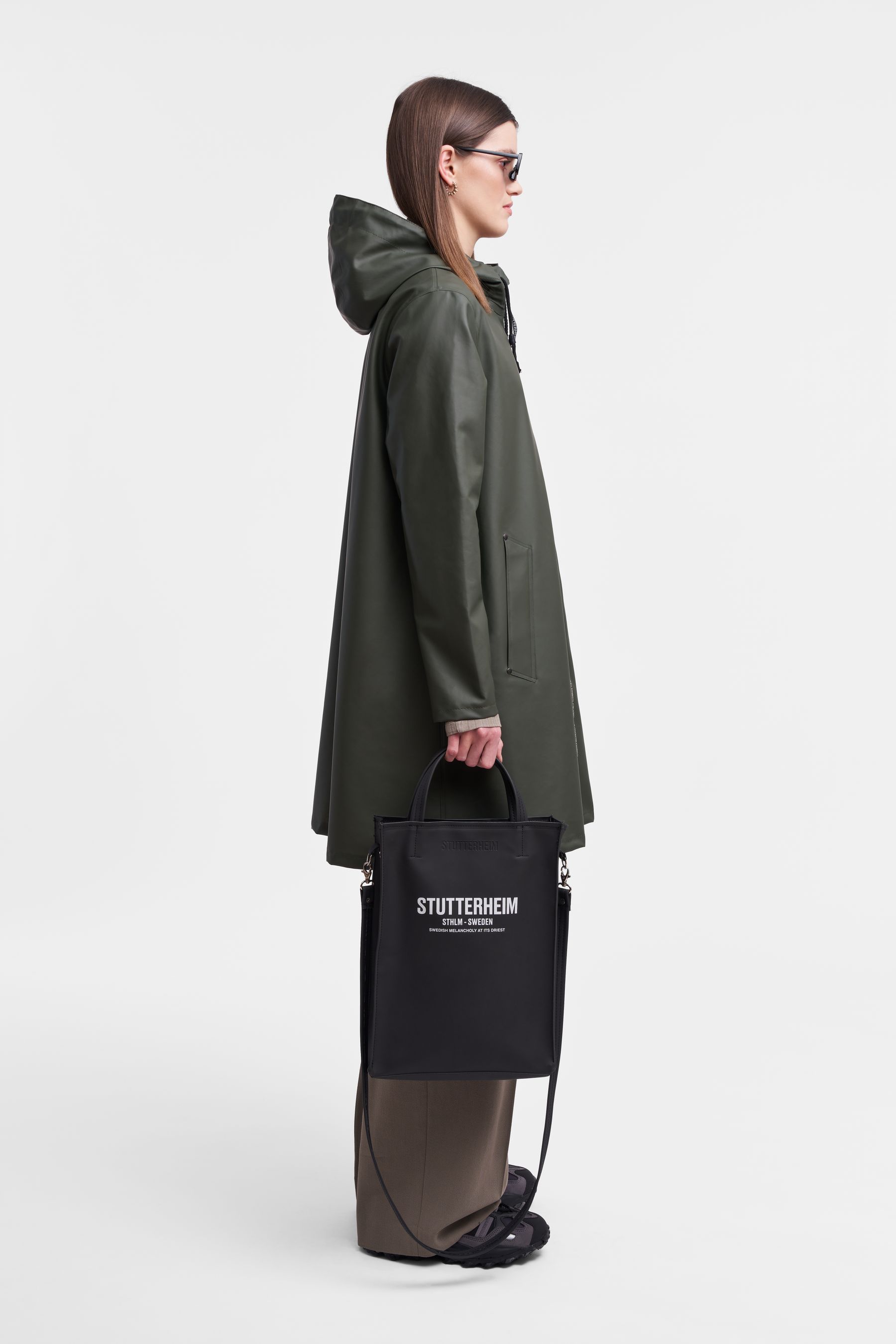 stutterheim mosebacke lightweight zip raincoat green women jackets raincoats
