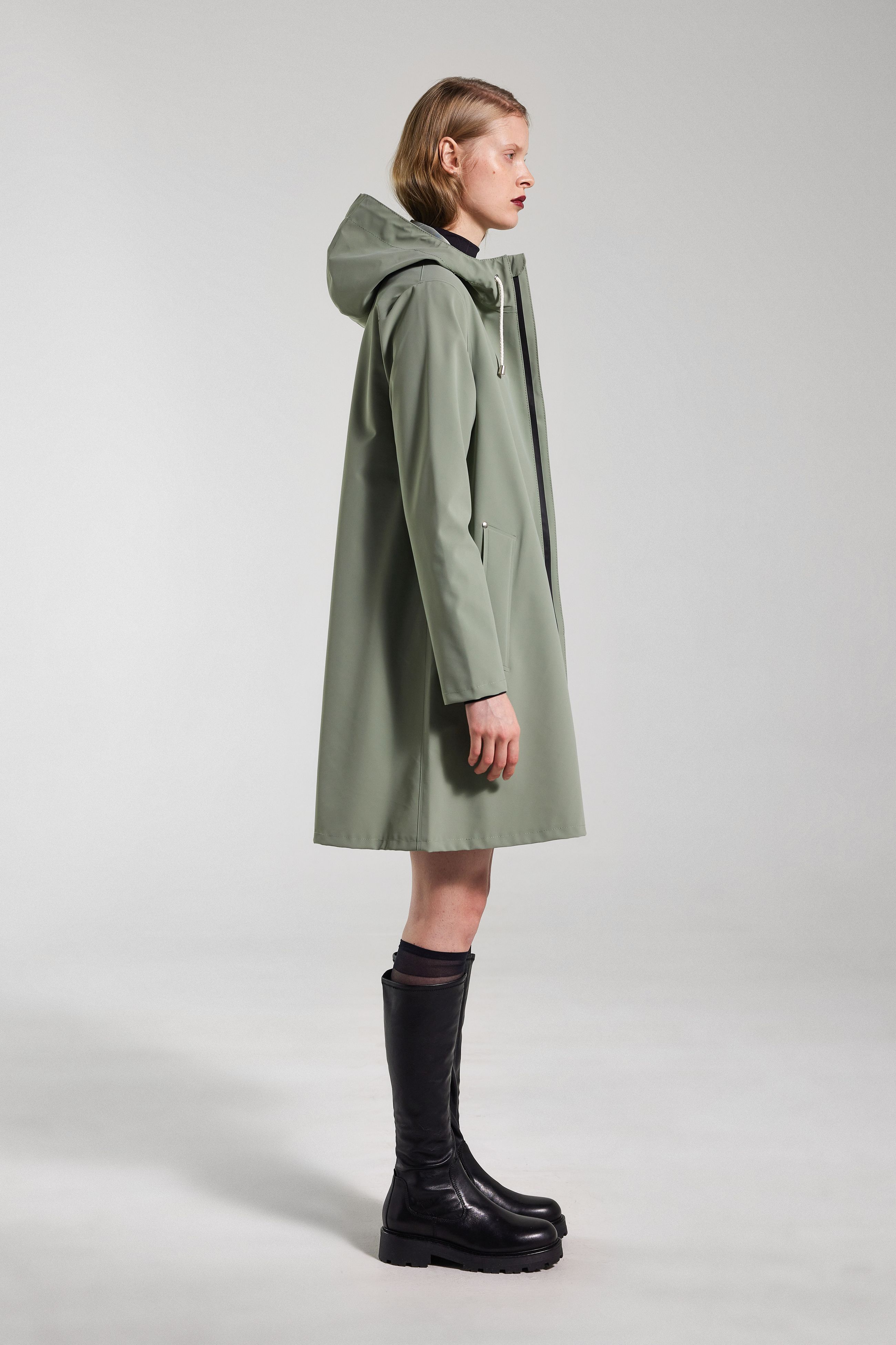 Stutterheim Mosebacke Lightweight Zip Matte Raincoat In Comet