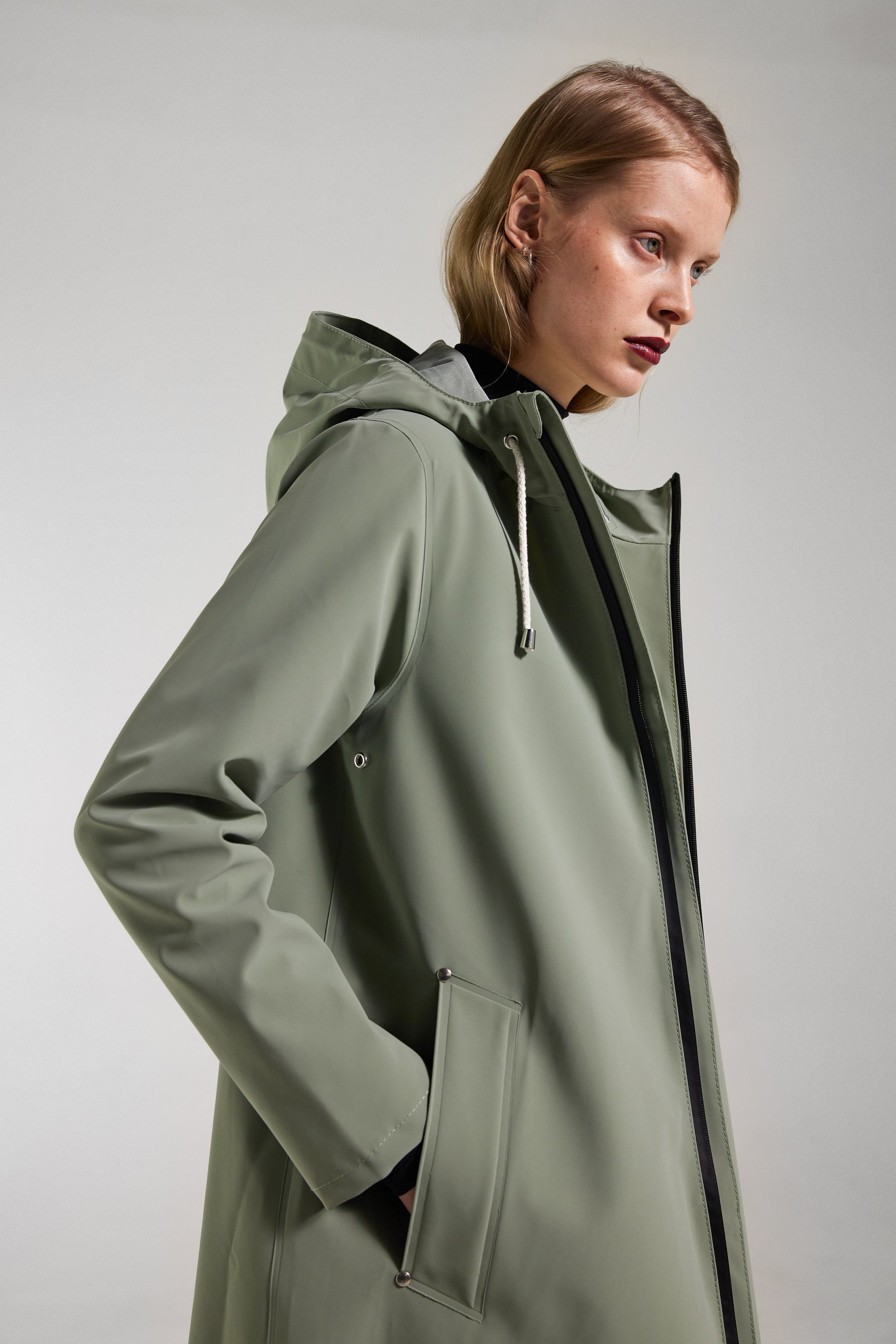Stutterheim Mosebacke Lightweight Zip Matte Raincoat In Comet