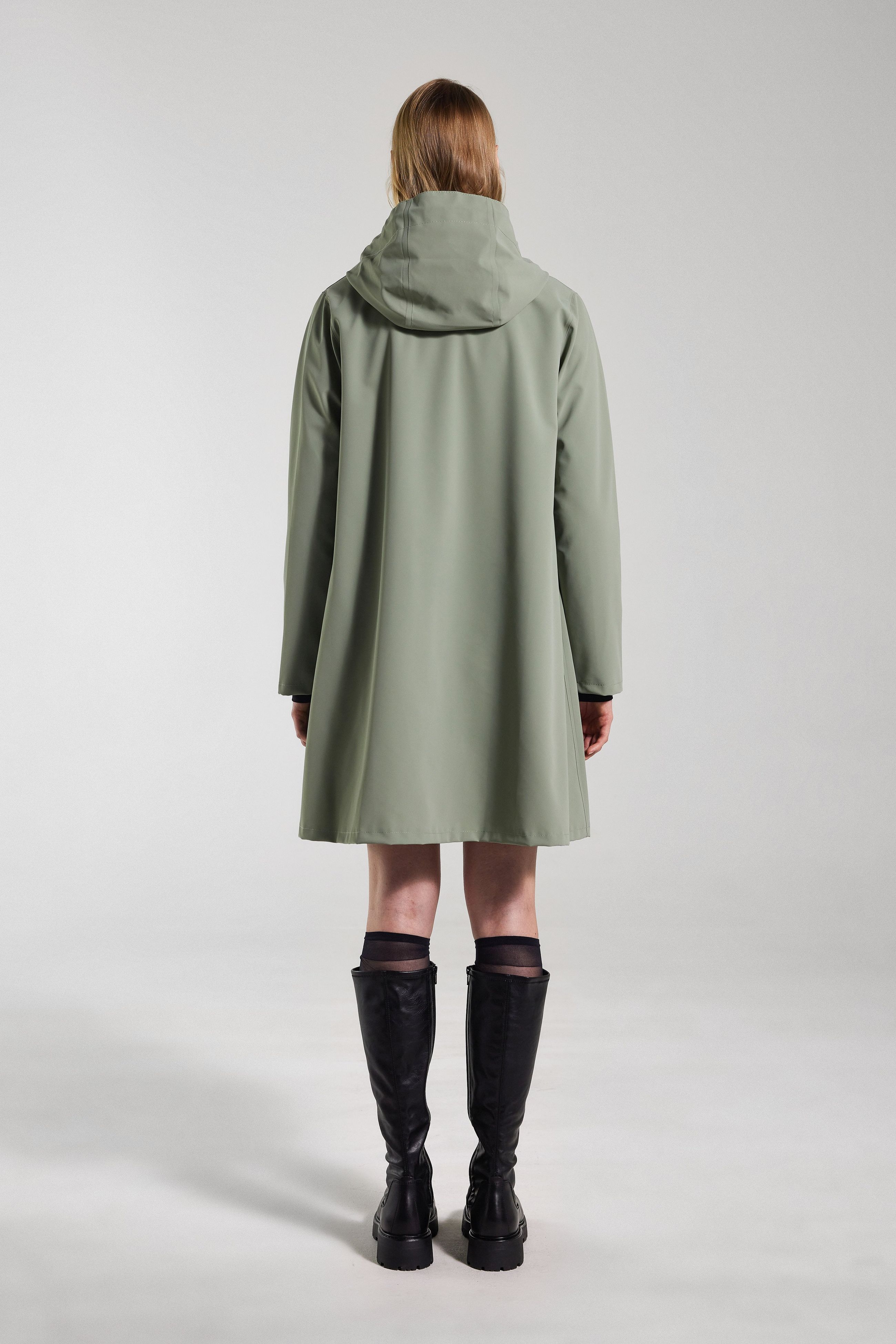 Stutterheim Mosebacke Lightweight Zip Matte Raincoat In Comet