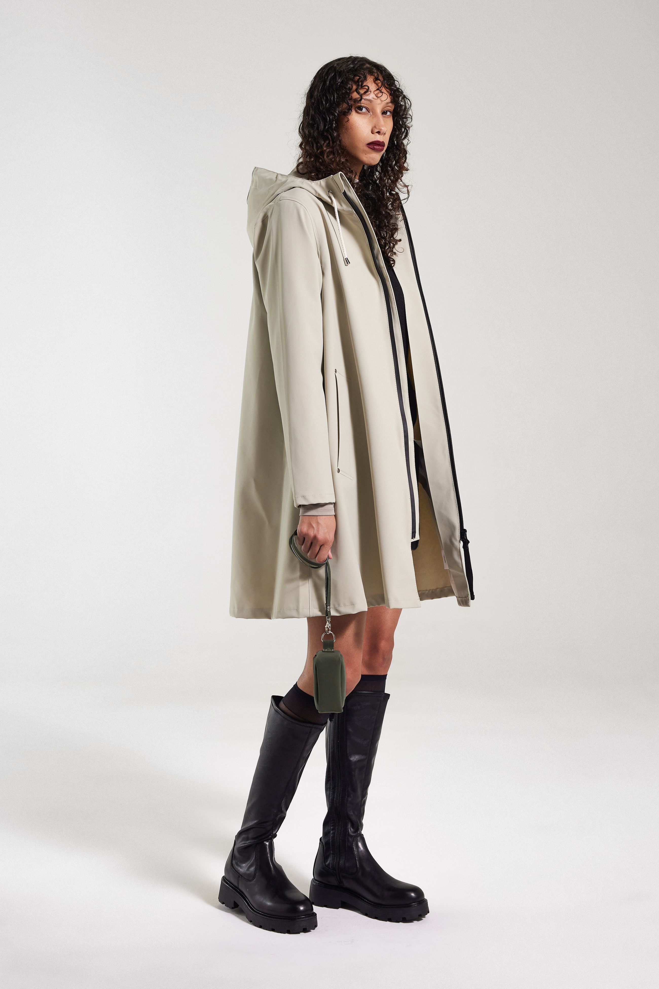 Stutterheim Mosebacke Lightweight Zip Matte Raincoat In Pelican