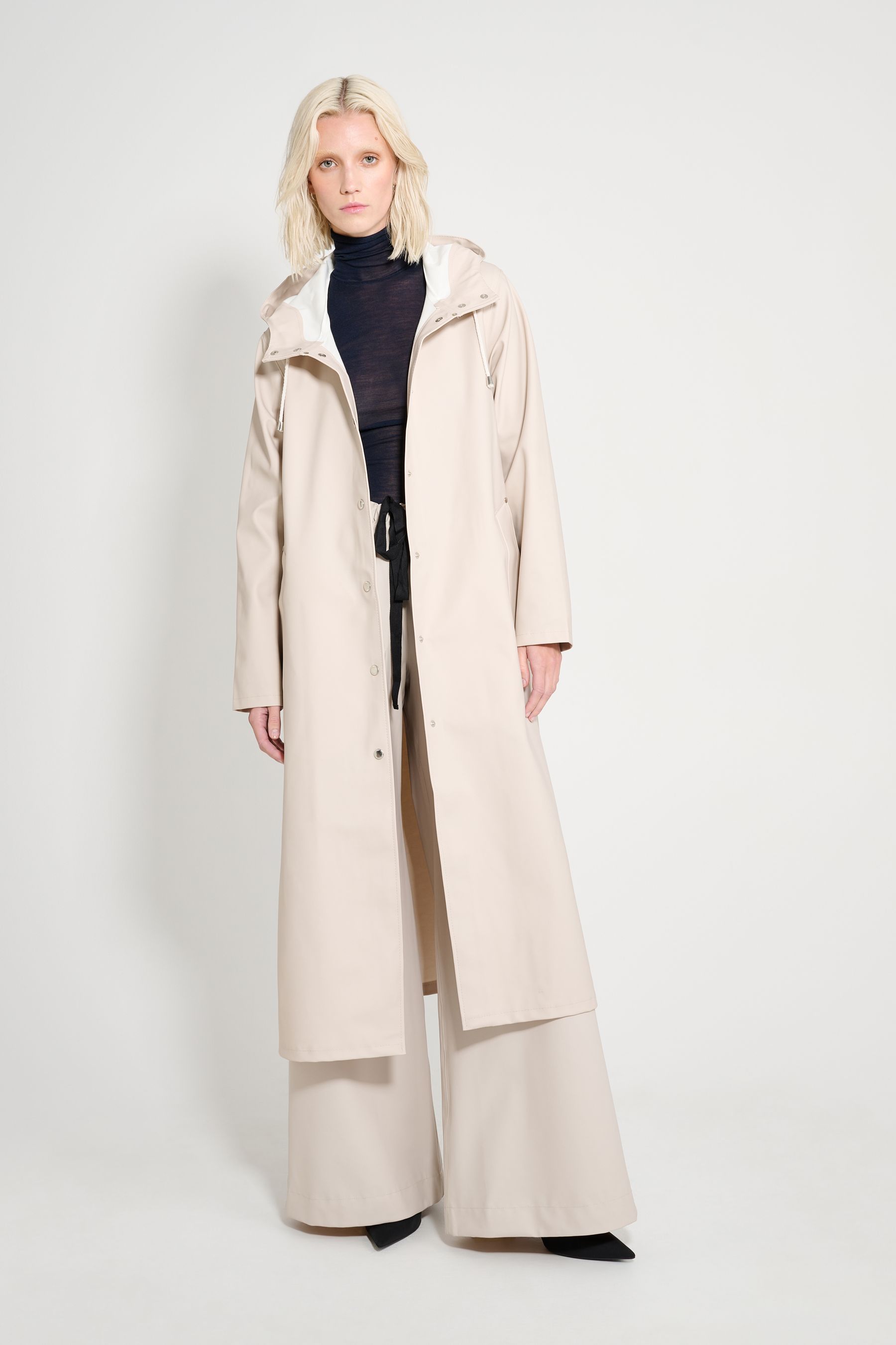 stutterheim mosebacke long raincoat light sand women jackets raincoats