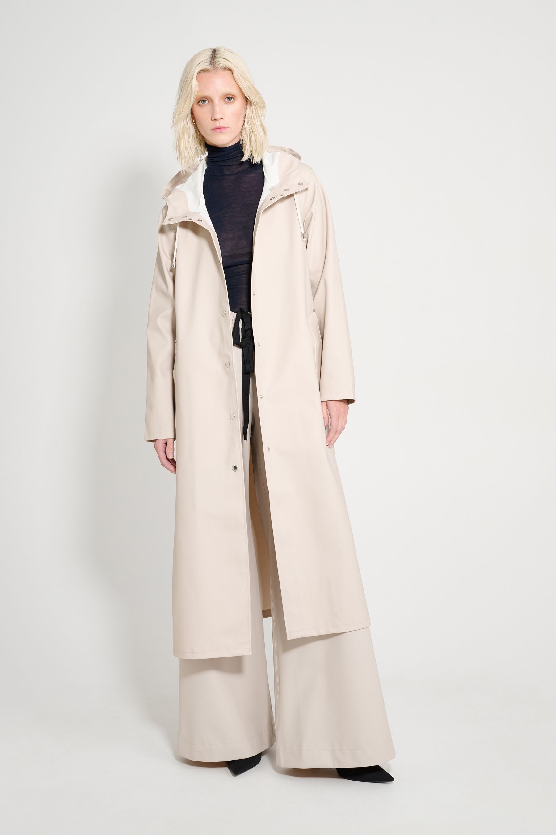 stutterheim mosebacke long raincoat light sand women jackets raincoats