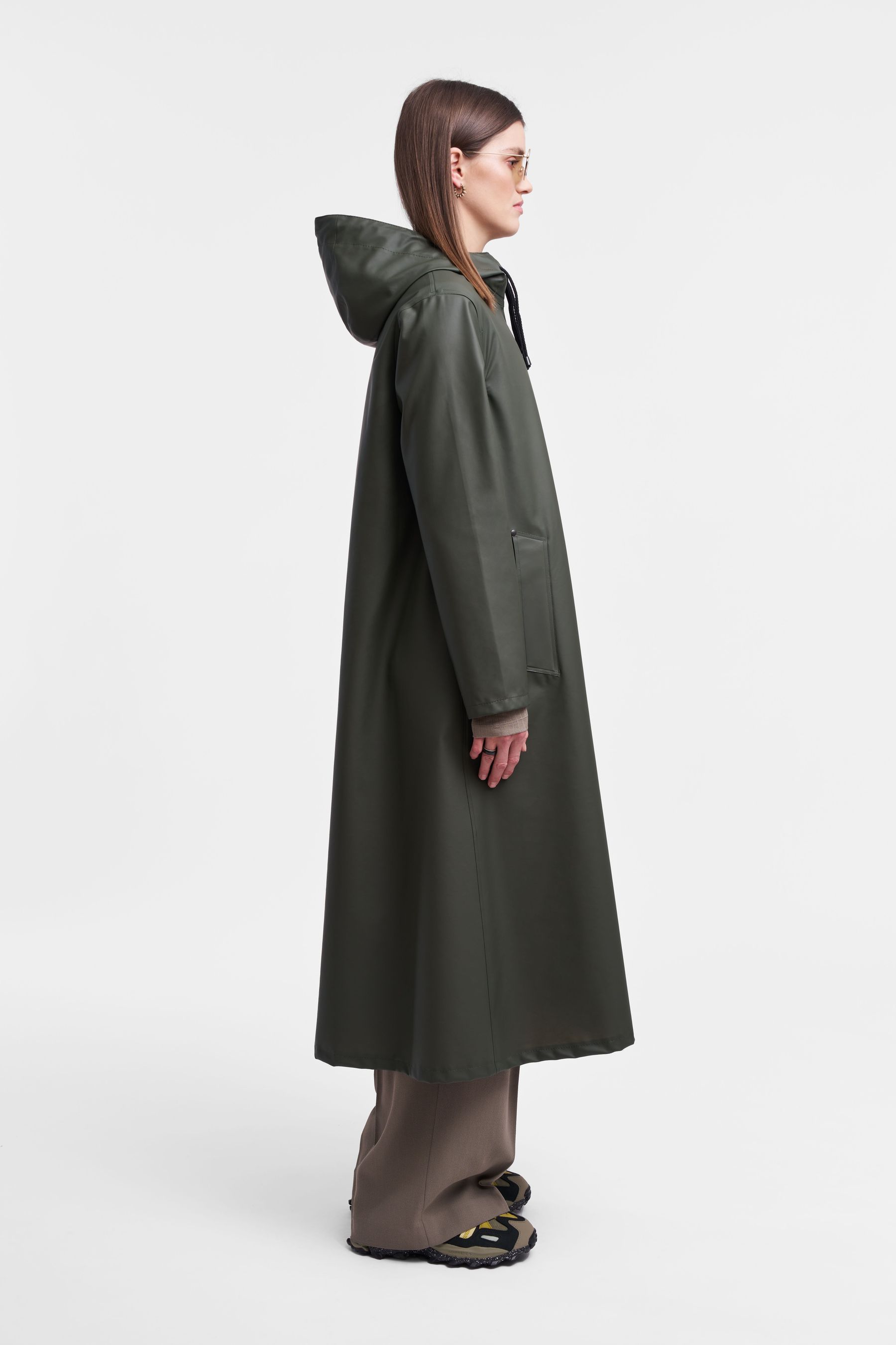 stutterheim mosebacke long lightweight zip raincoat green women jackets raincoats
