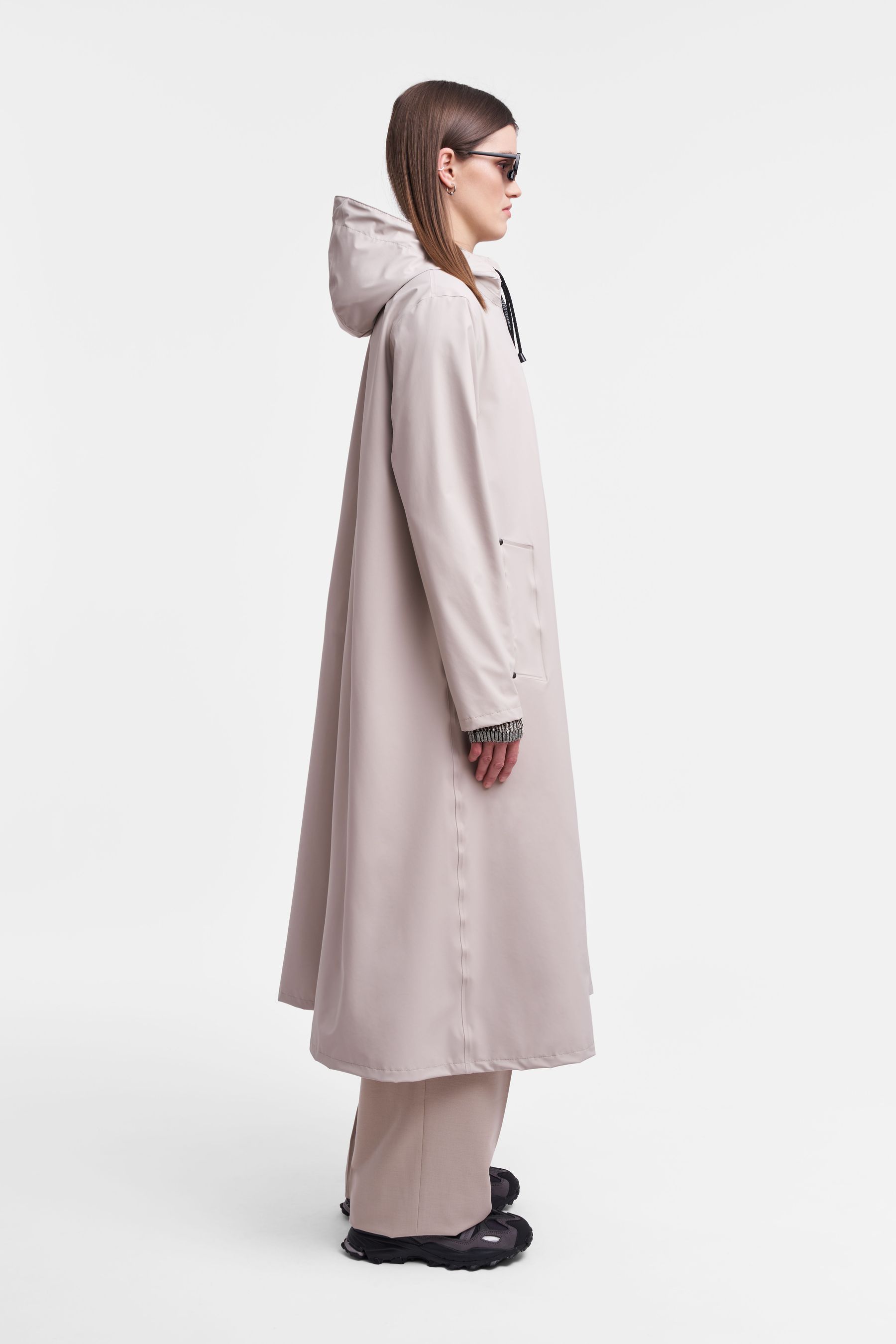 stutterheim mosebacke long lightweight zip raincoat light sand women jackets raincoats