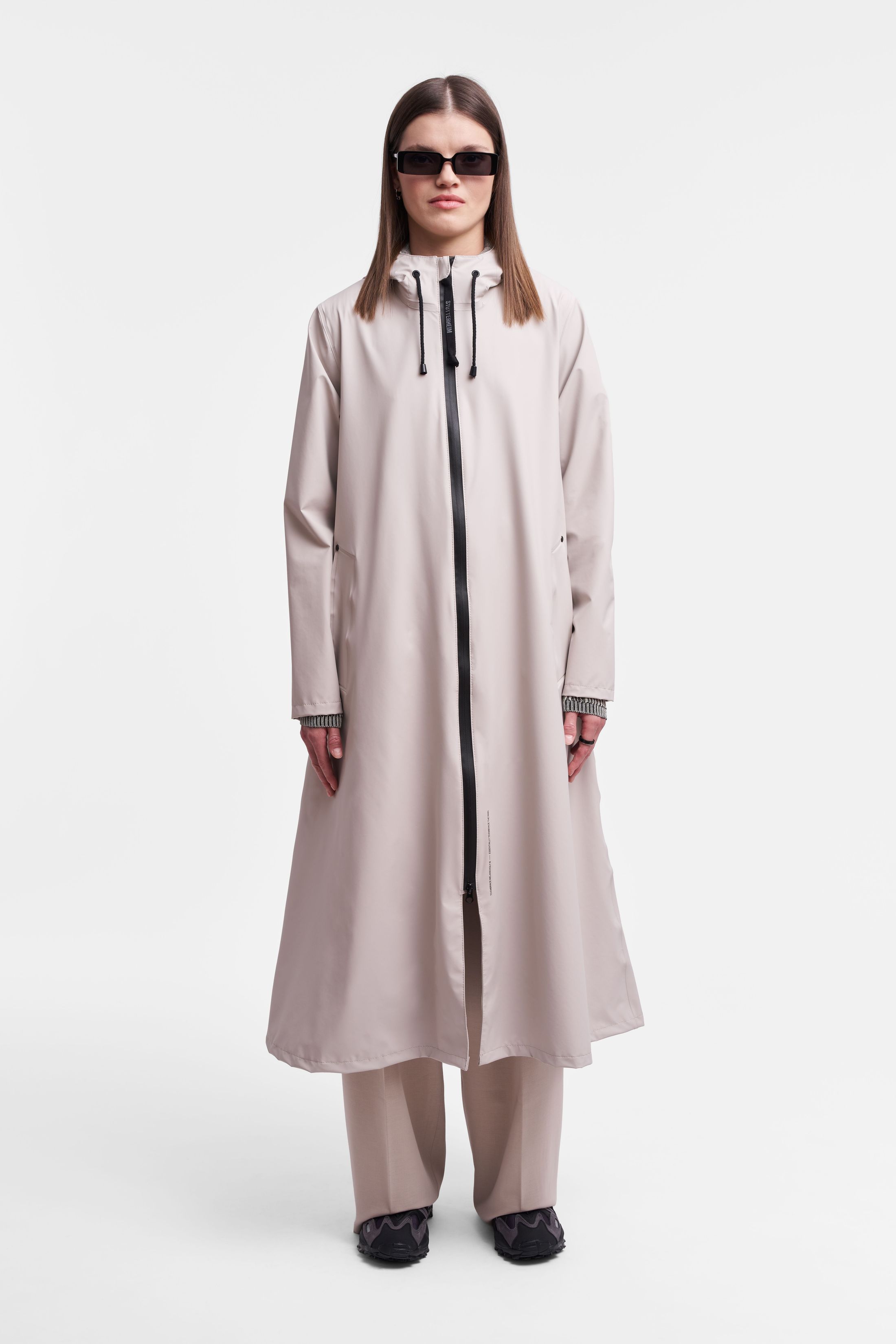 stutterheim mosebacke long lightweight zip raincoat light sand women jackets raincoats