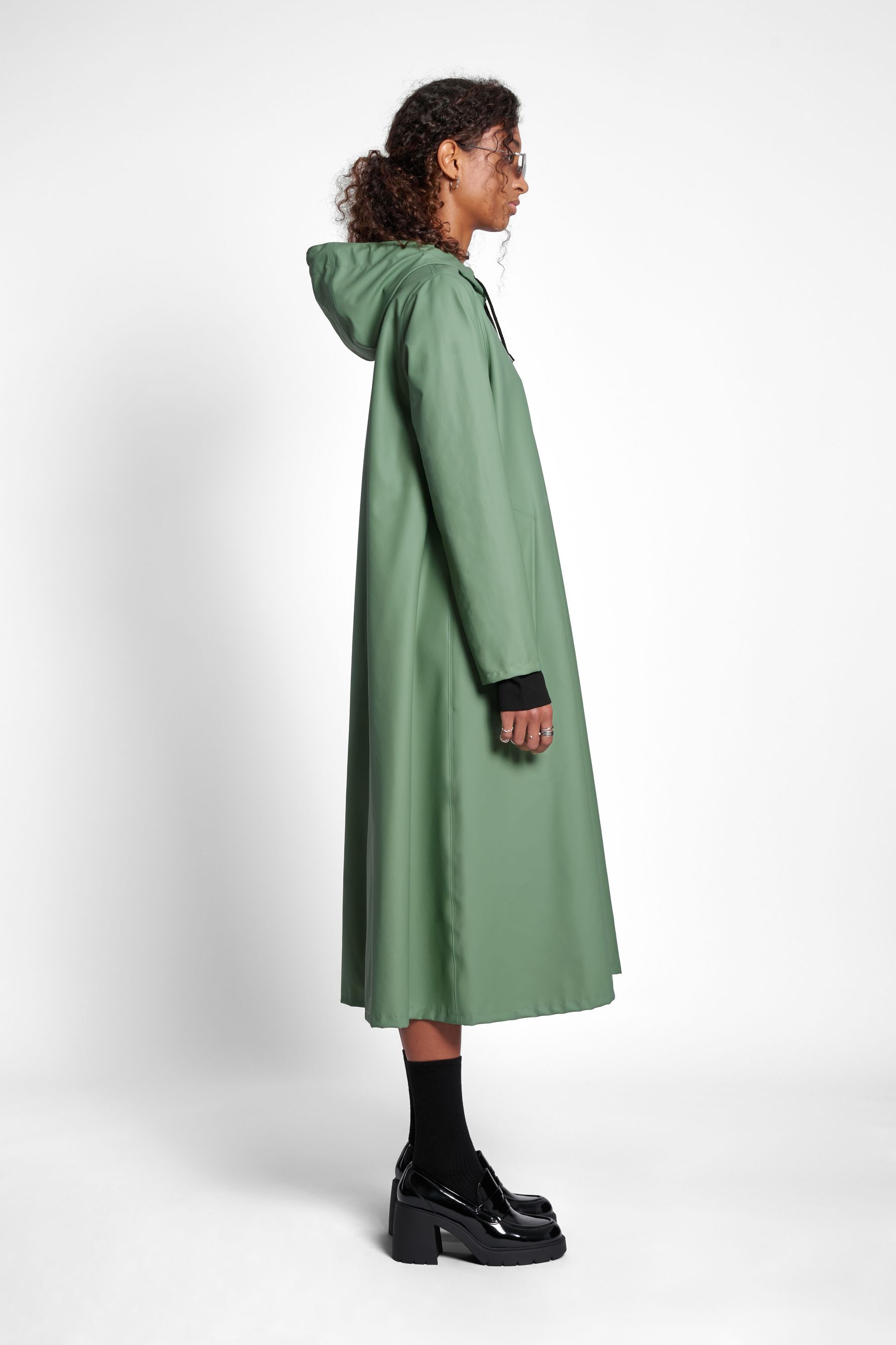 stutterheim mosebacke long zip raincoat loden green women jackets long-raincoats