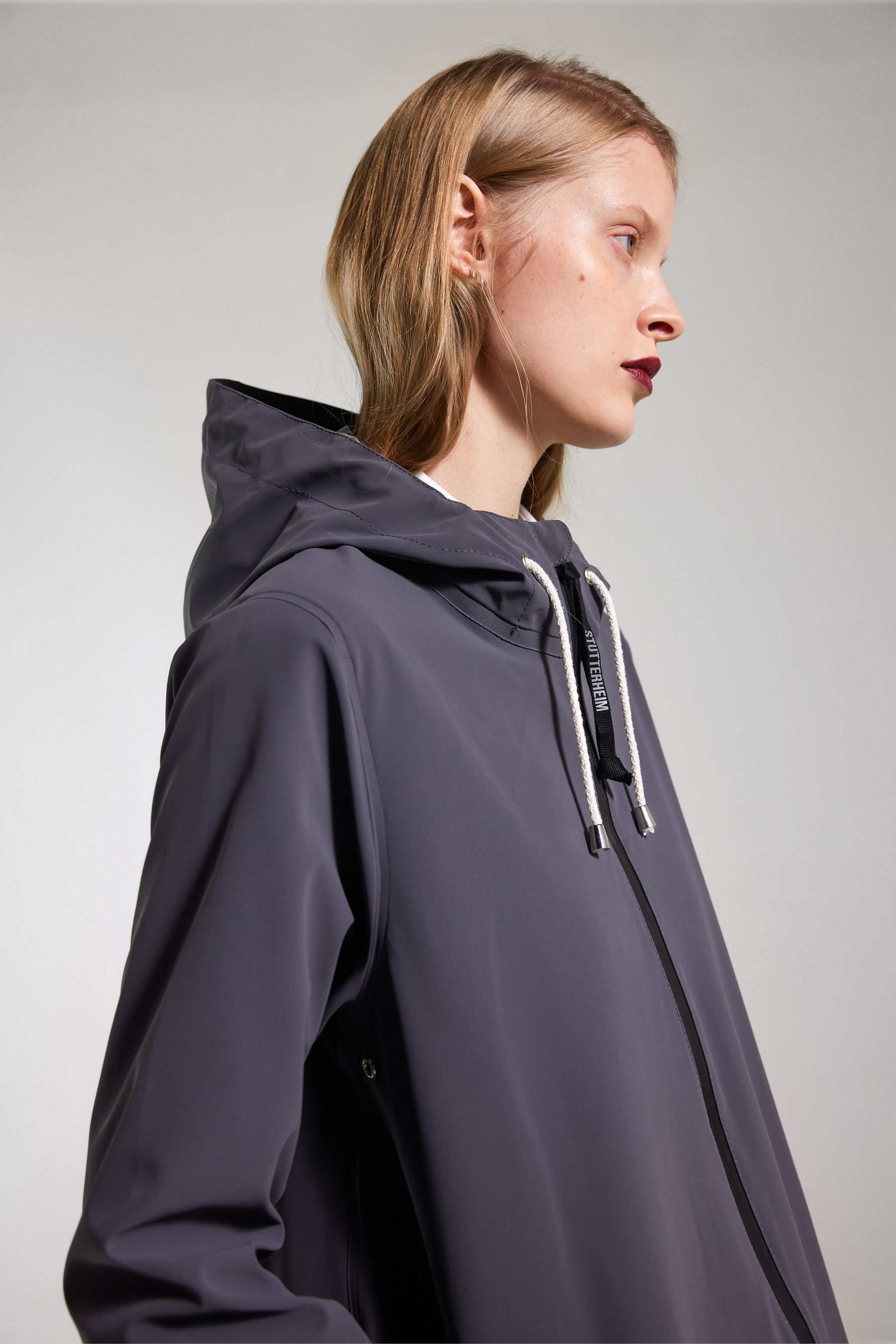 stutterheim mosebacke long lightweight zip matte raincoat metal women jackets long-raincoats