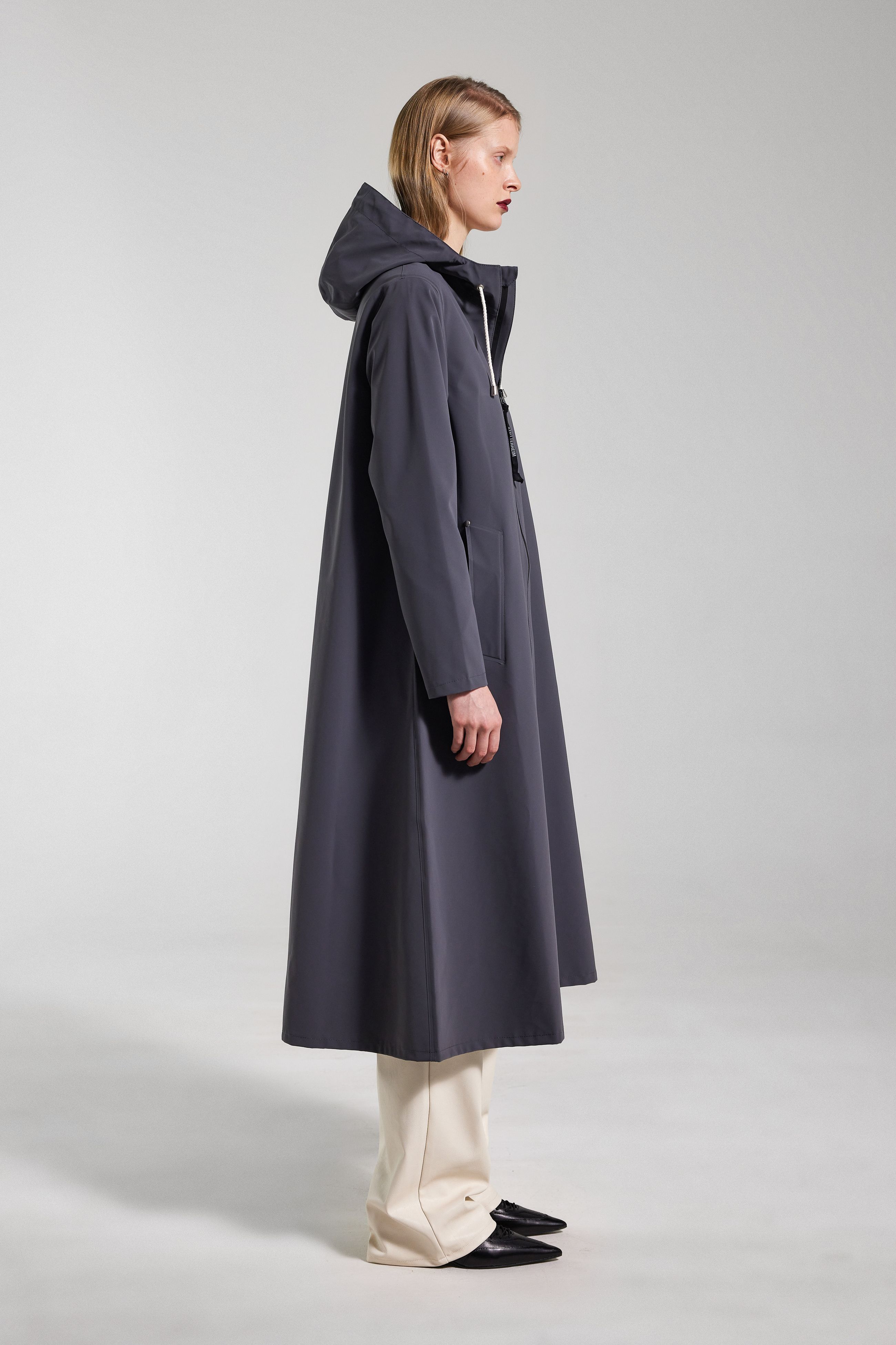 Stutterheim Mosebacke Long Lightweight Zip Matte Raincoat In Metal