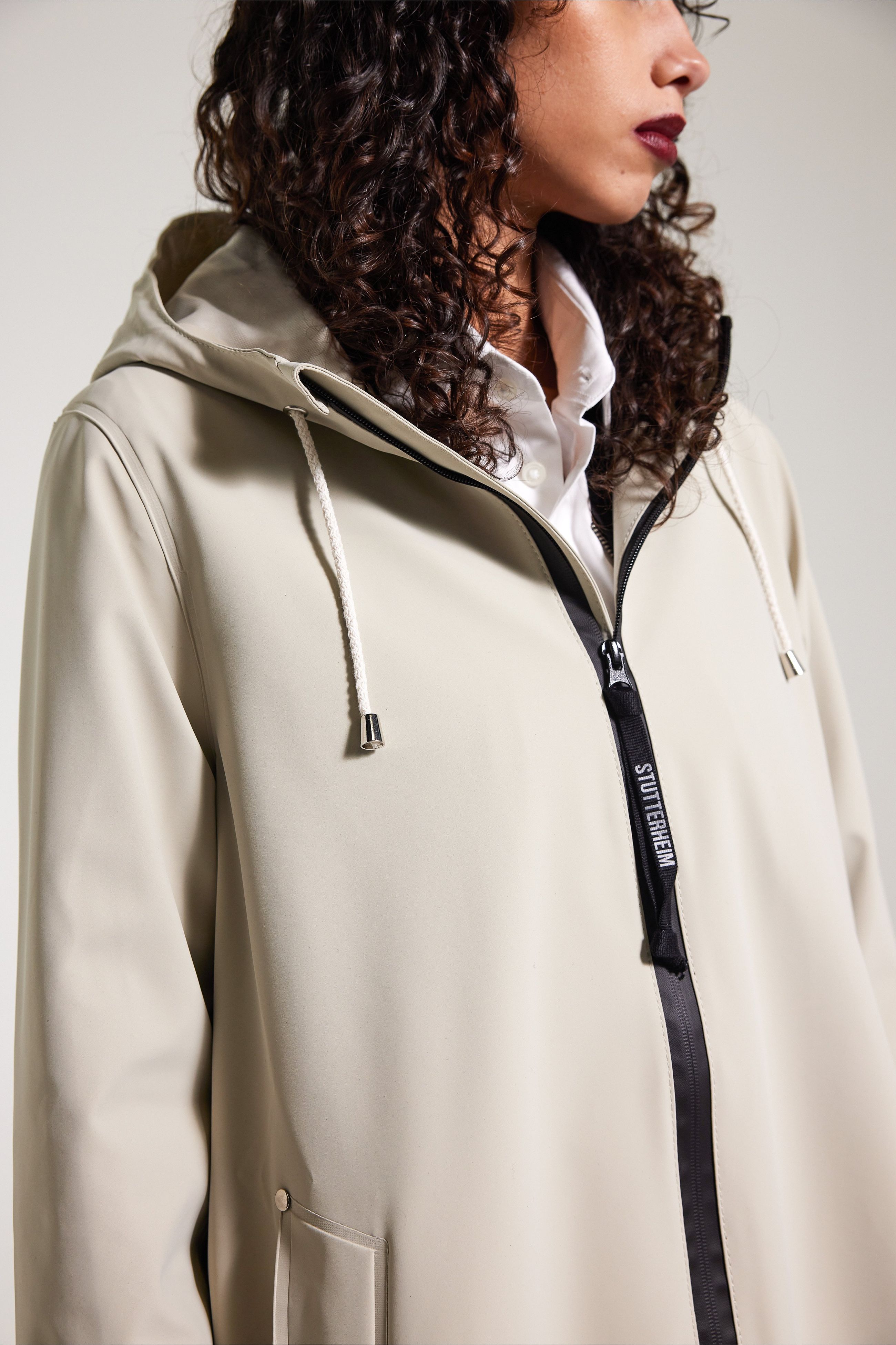 Stutterheim Mosebacke Long Lightweight Zip Matte Raincoat In Pelican