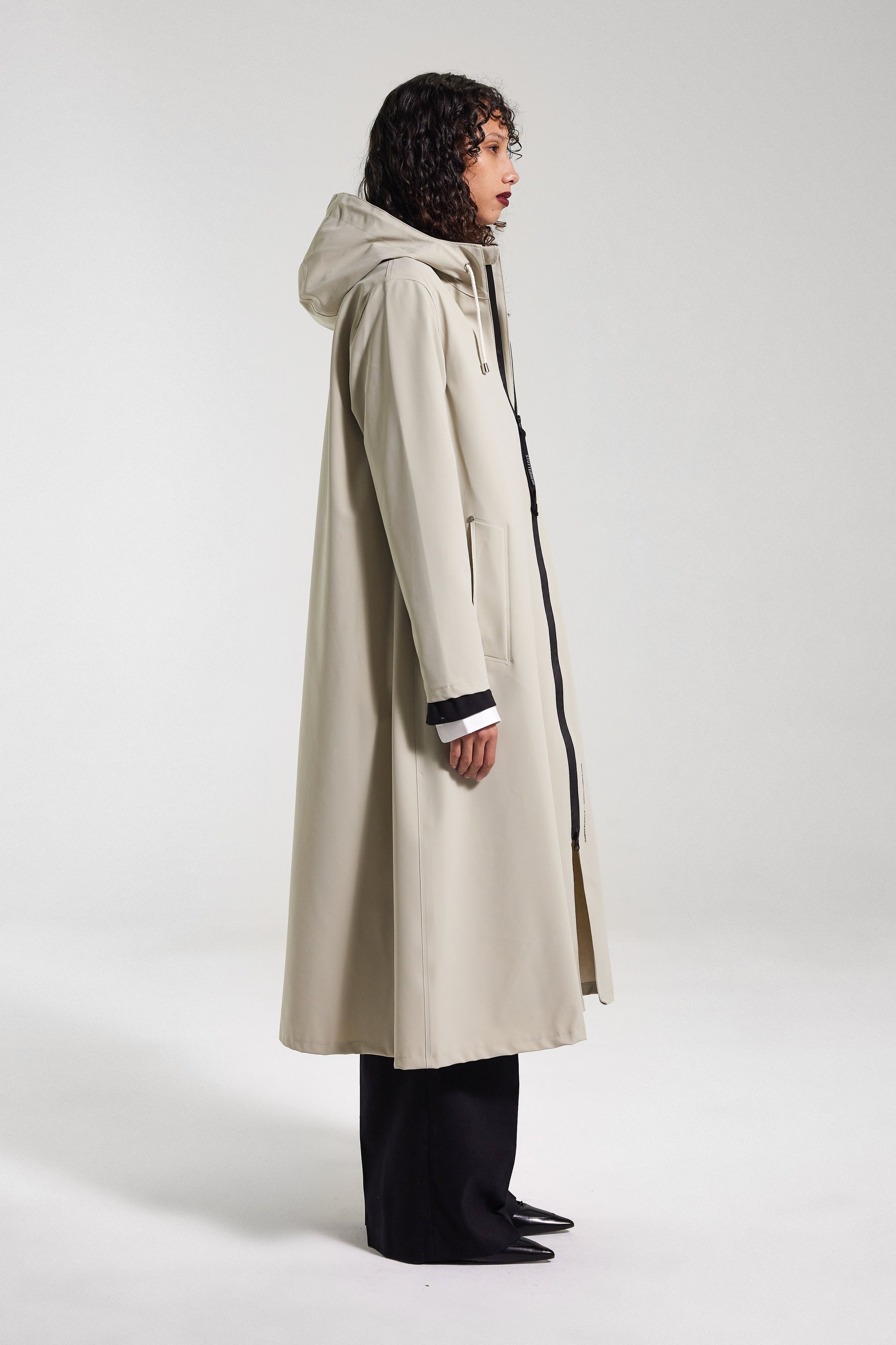 Stutterheim Mosebacke Long Lightweight Zip Matte Raincoat In Pelican