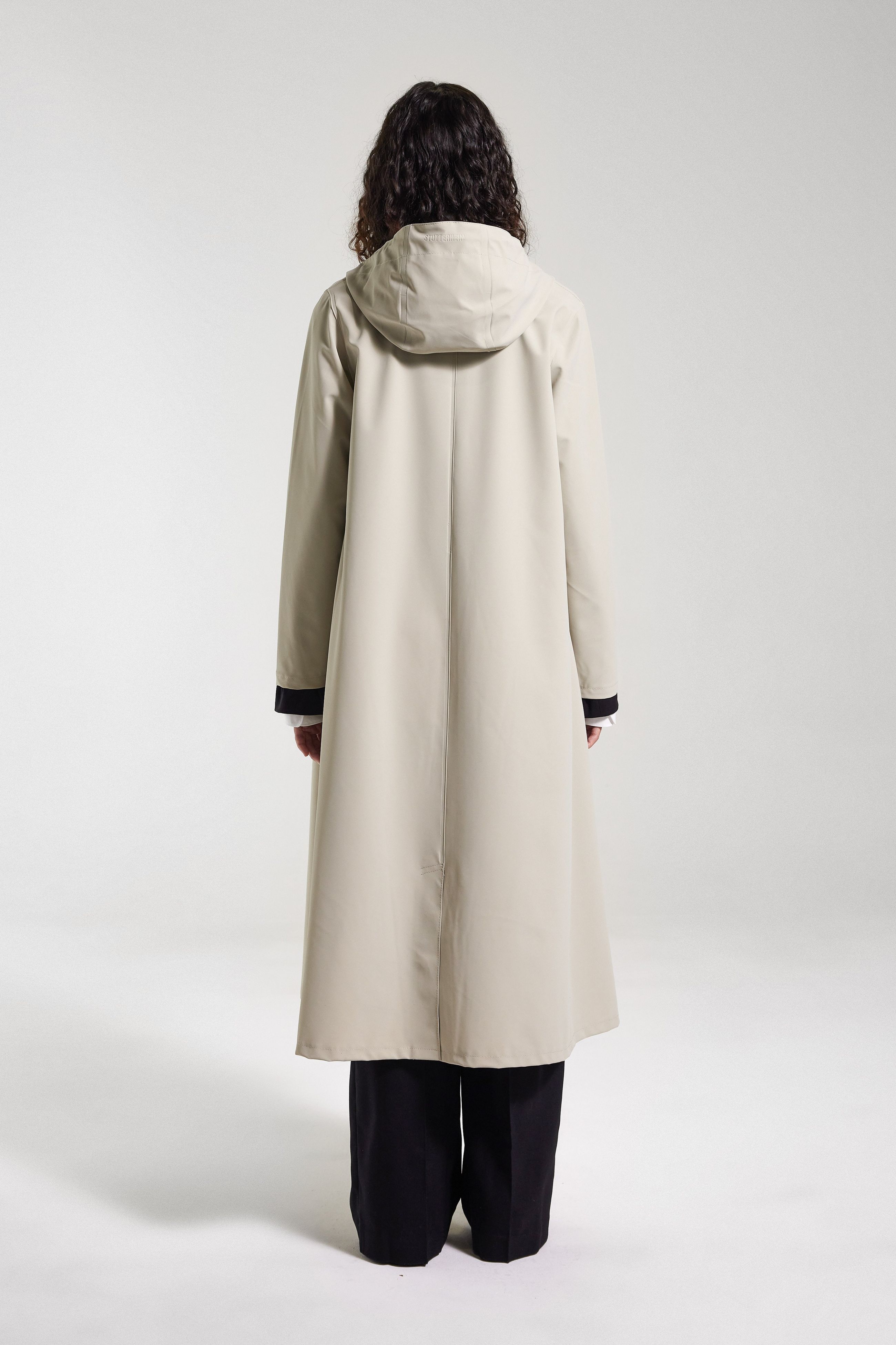 Stutterheim Mosebacke Long Lightweight Zip Matte Raincoat In Pelican