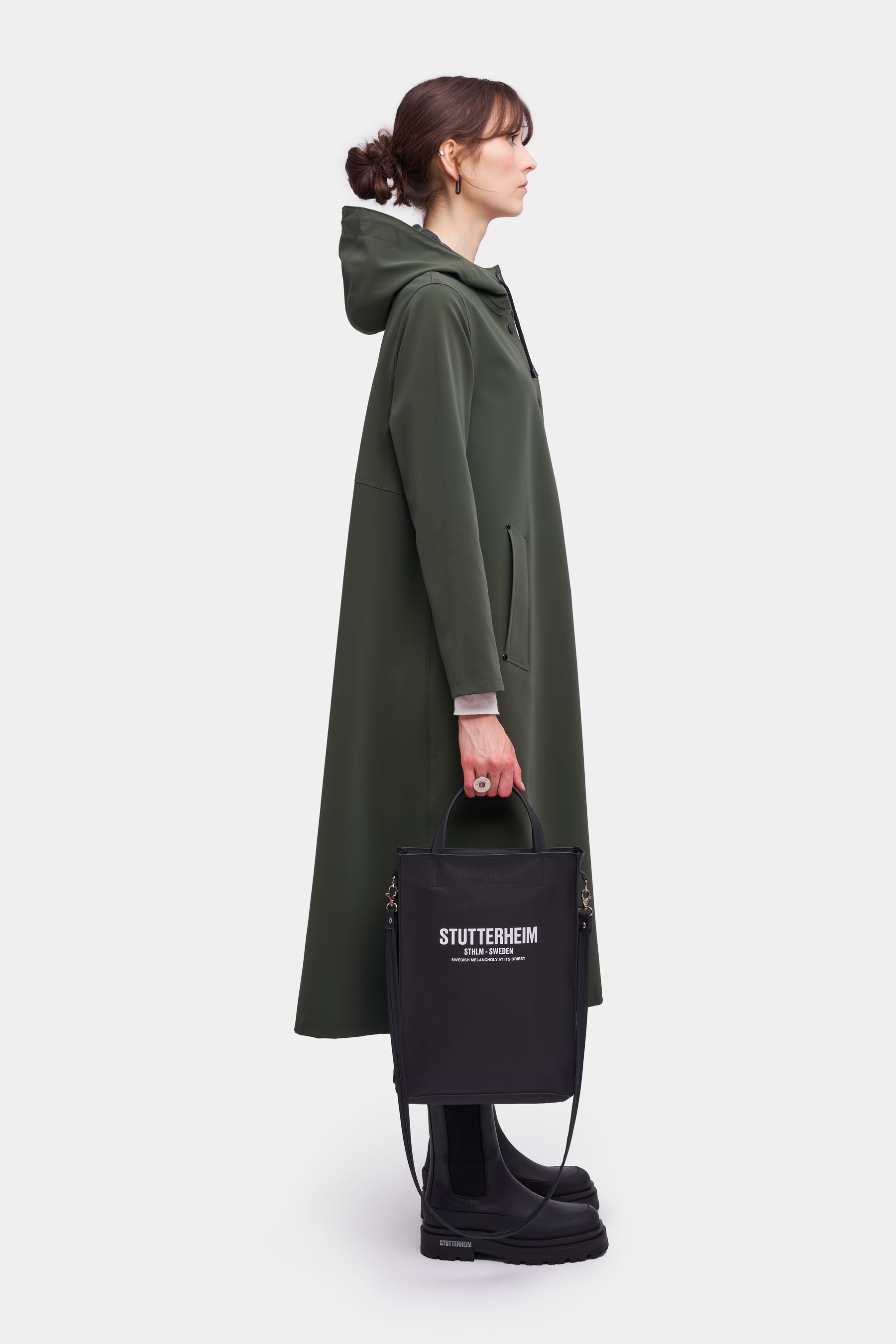stutterheim mosebacke long matte print raincoat dark green women jackets raincoats