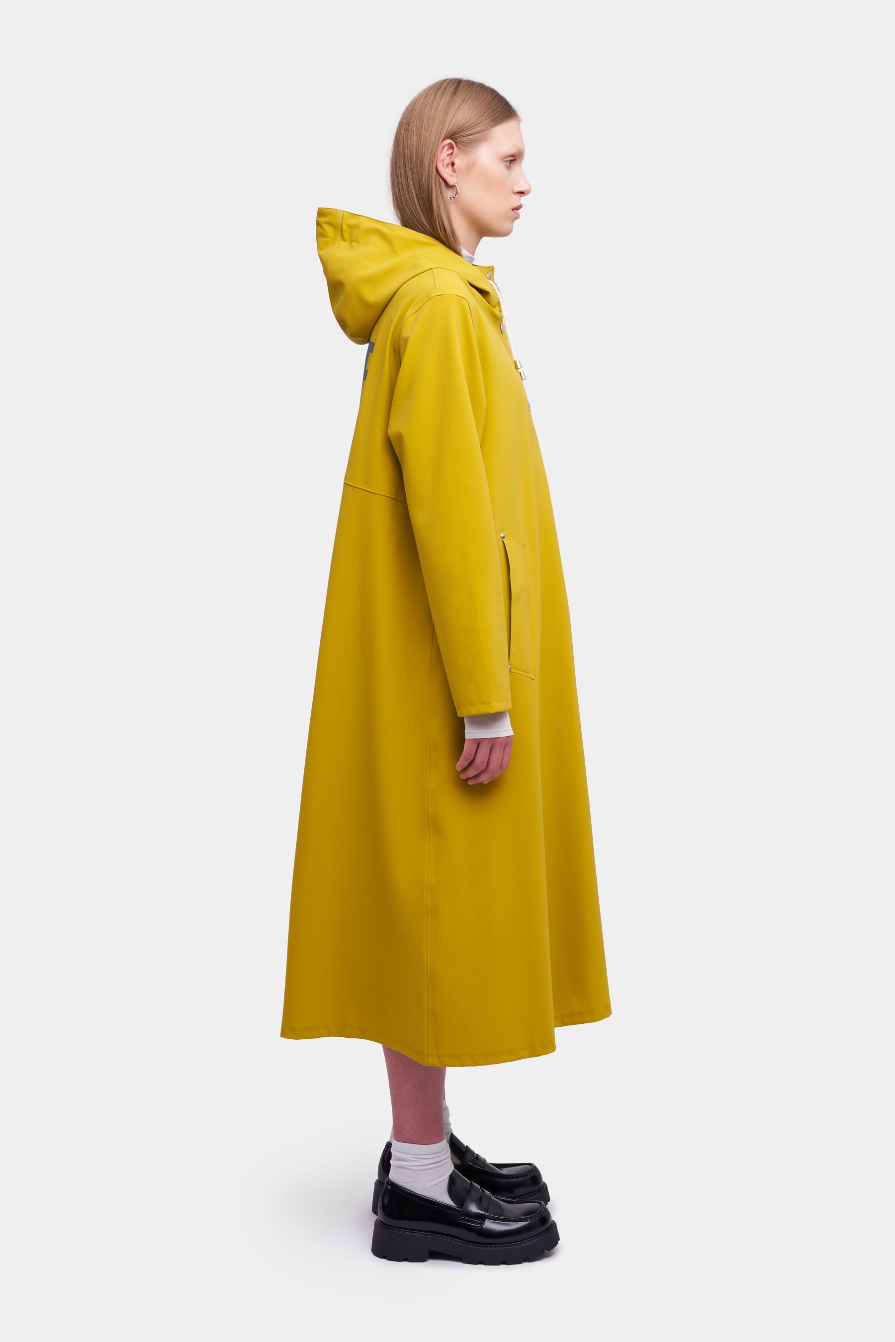 stutterheim mosebacke long matte print raincoat gold women jackets raincoats