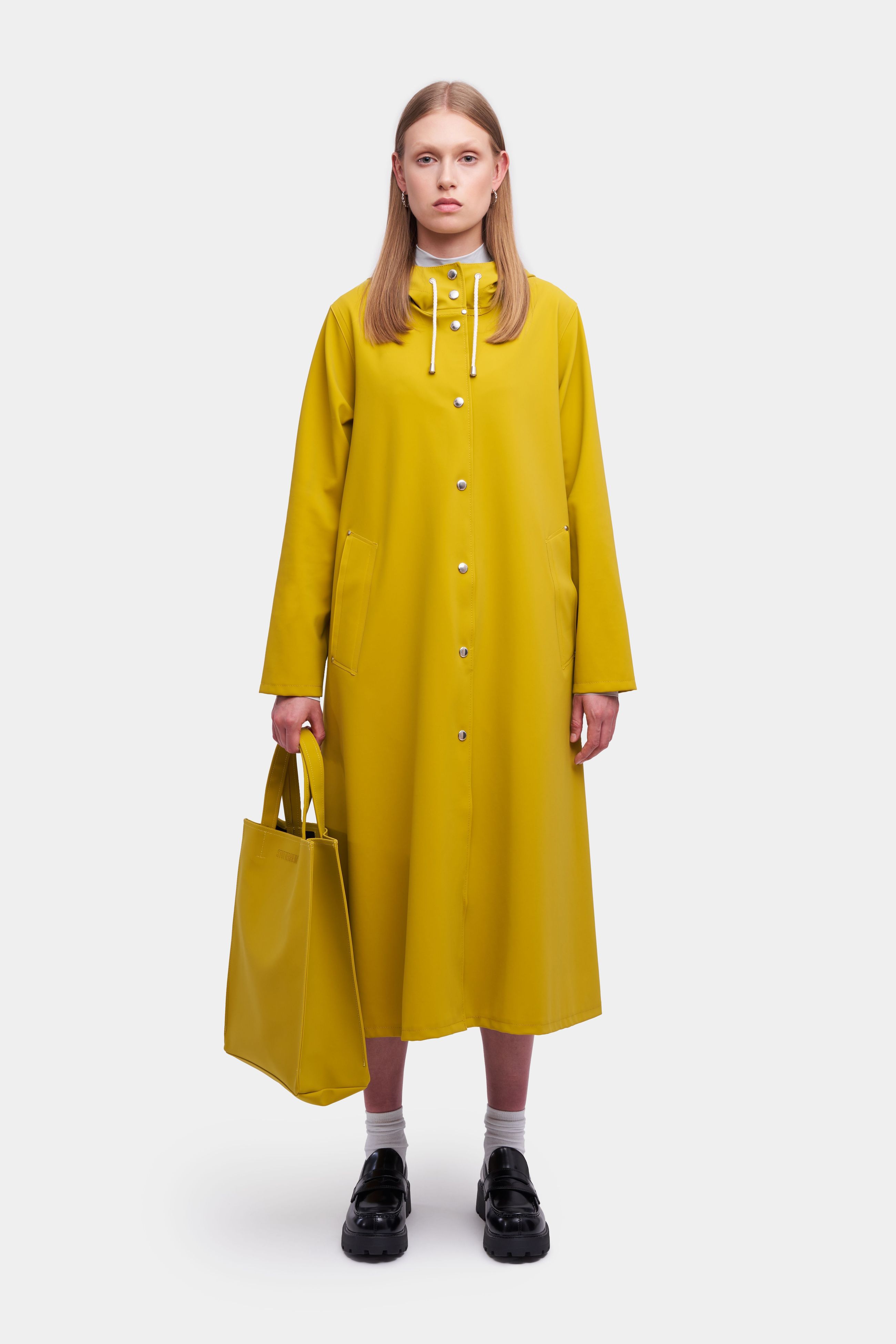 stutterheim mosebacke long matte print raincoat gold women jackets raincoats