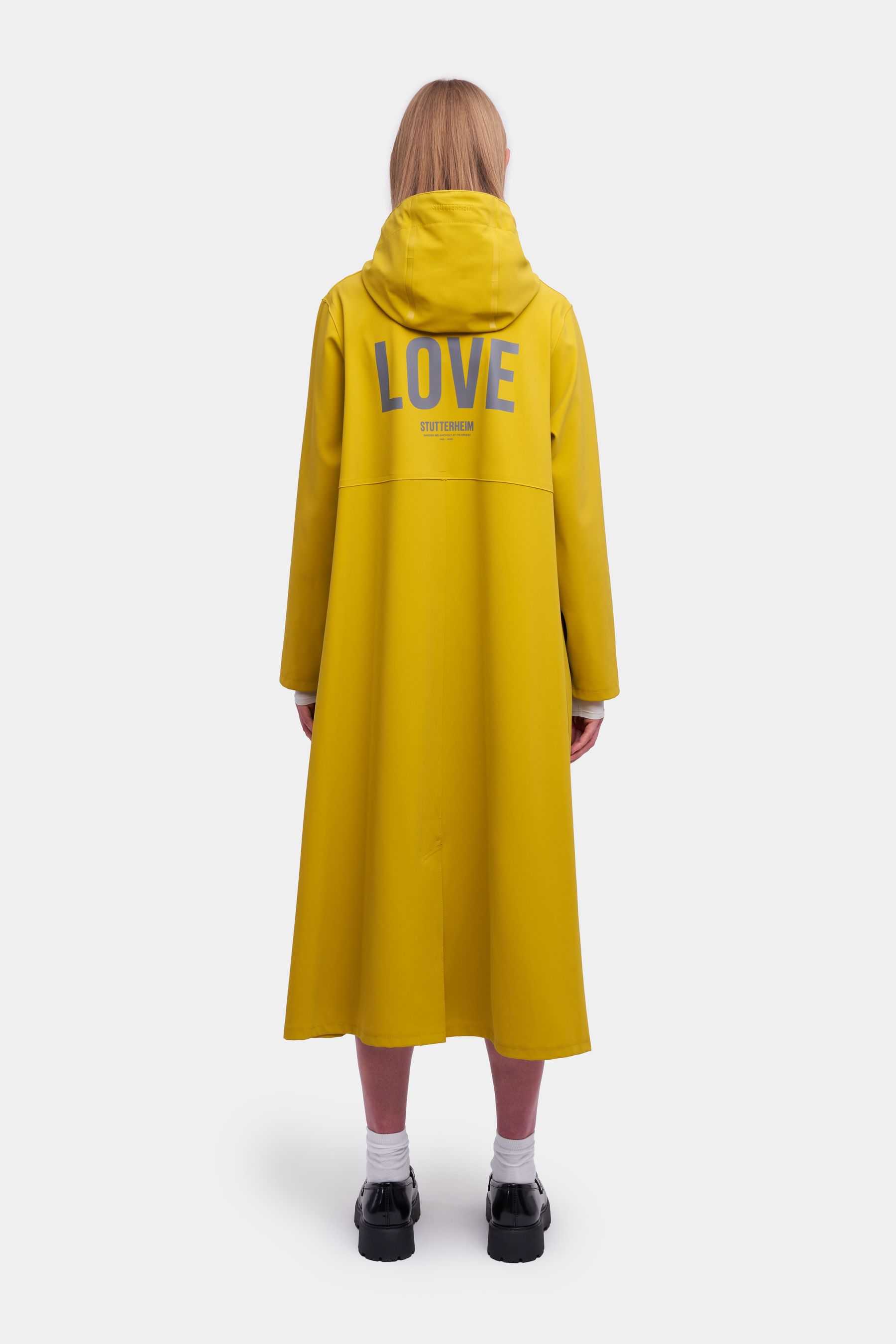 stutterheim mosebacke long matte print raincoat gold women jackets raincoats