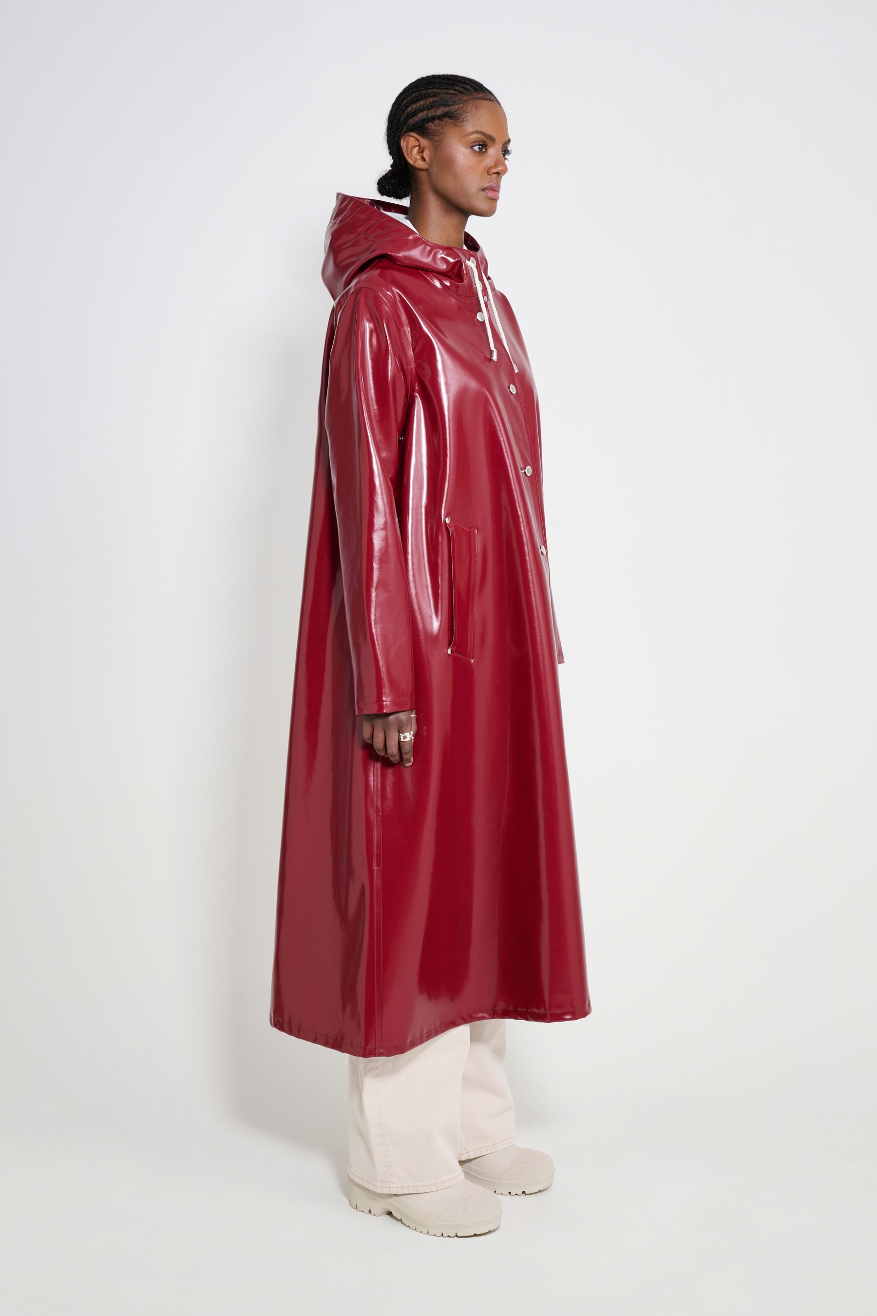 stutterheim mosebacke long opal raincoat burgundy women jackets long-raincoats