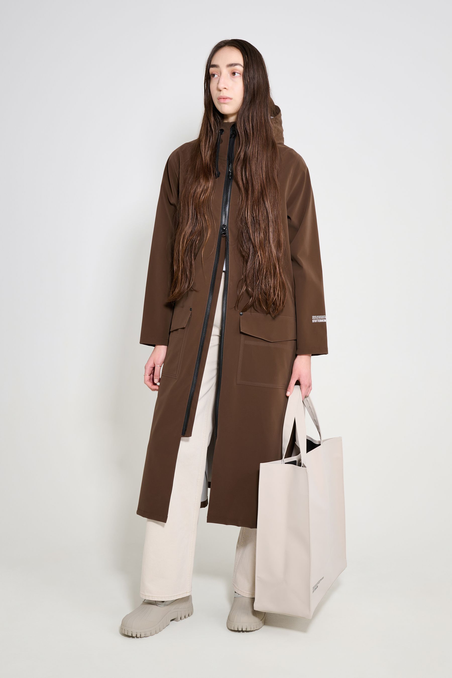stutterheim mosebacke long patch raincoat dark brown women jackets long-raincoats