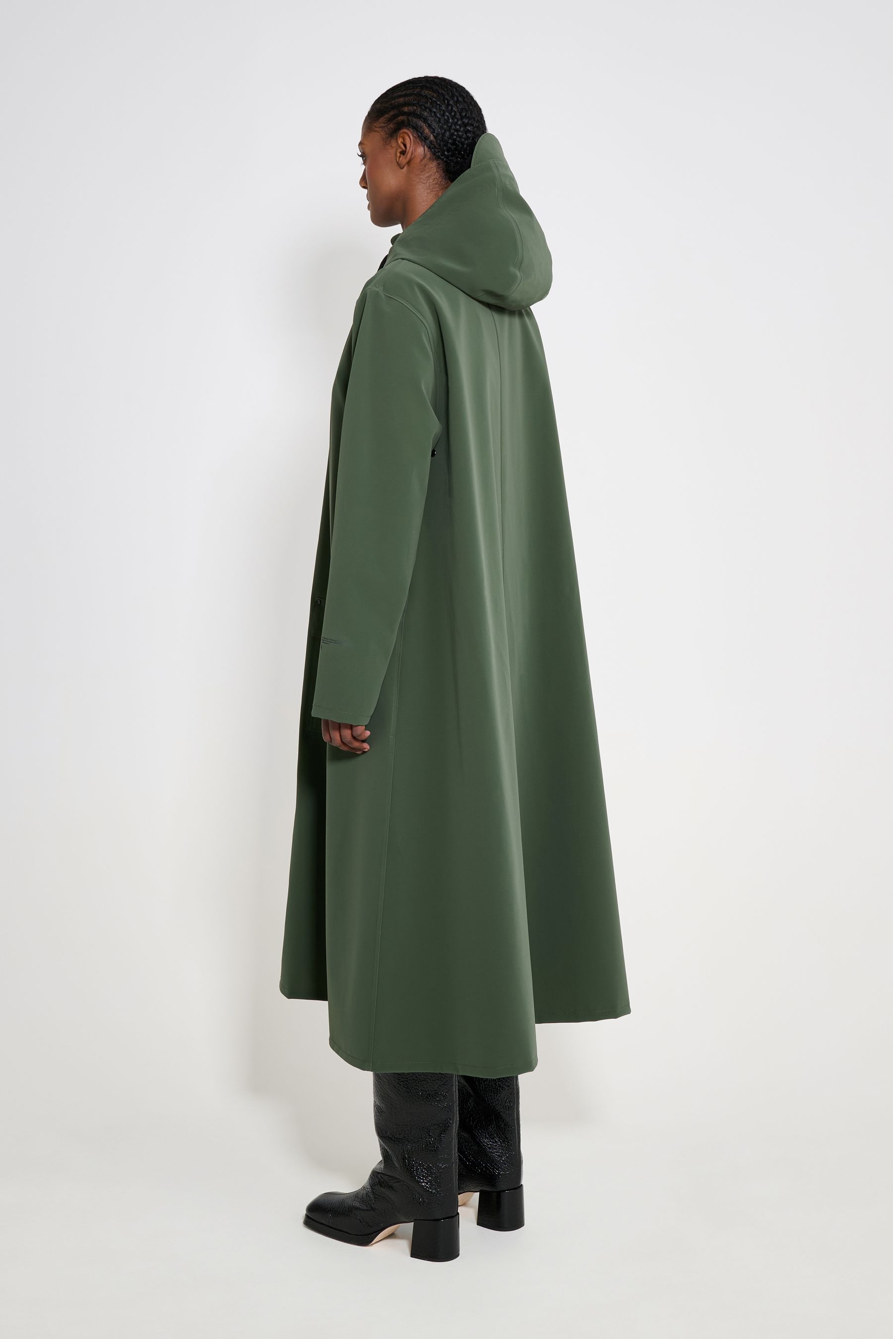 stutterheim mosebacke long patch raincoat green women jackets long-raincoats
