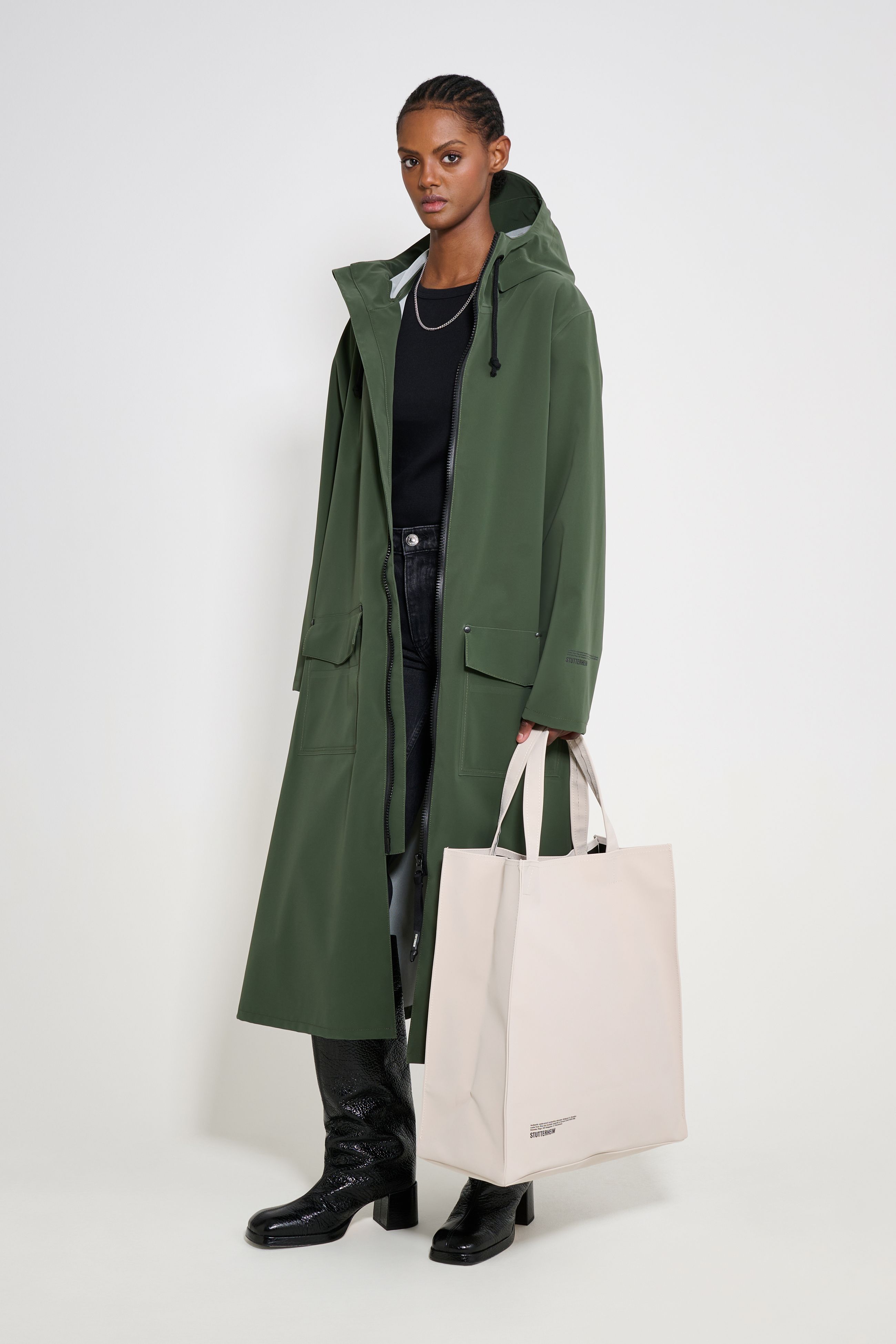 stutterheim mosebacke long patch raincoat green women jackets long-raincoats
