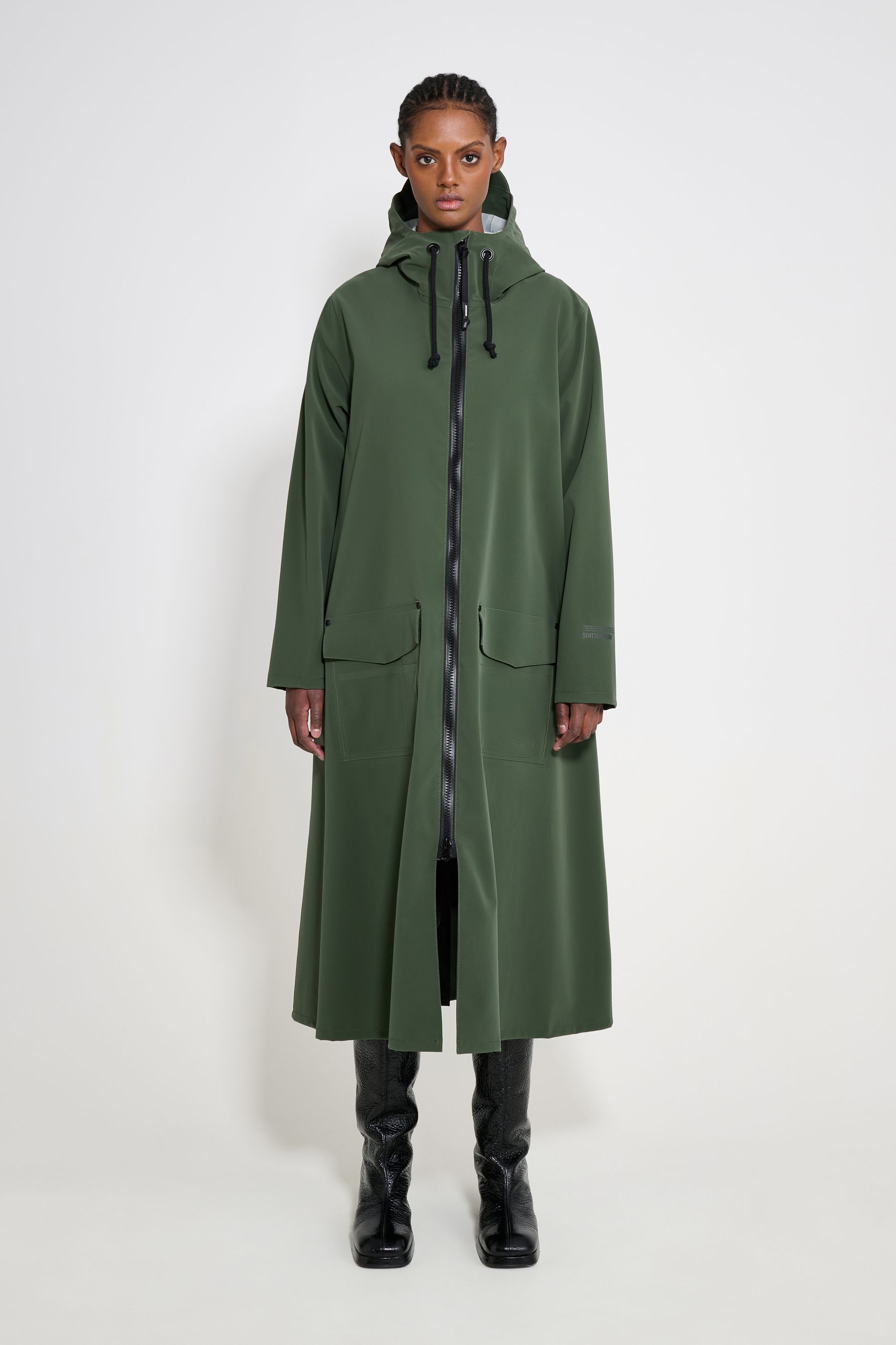 stutterheim mosebacke long patch raincoat green women jackets long-raincoats