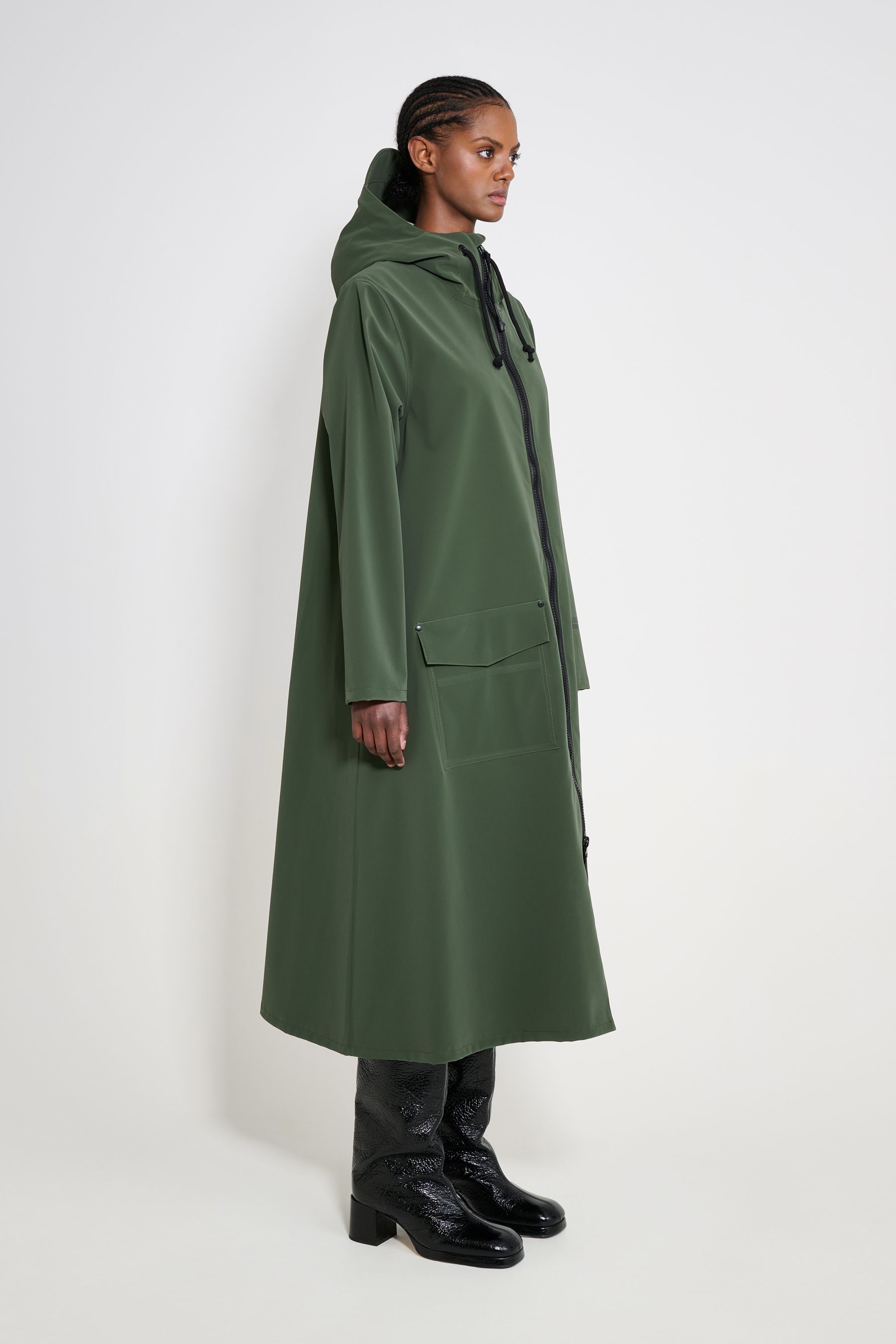 stutterheim mosebacke long patch raincoat green women jackets long-raincoats