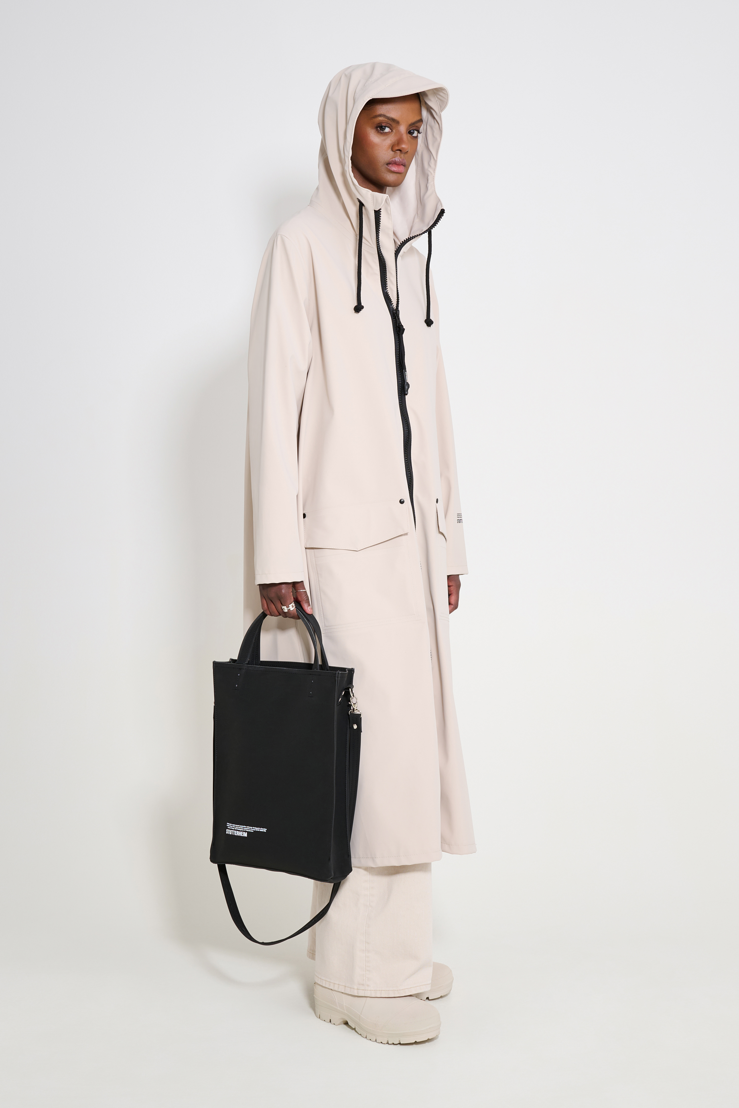 Mosebacke Long Patch Raincoat Light Sand | STUTTERHEIM US