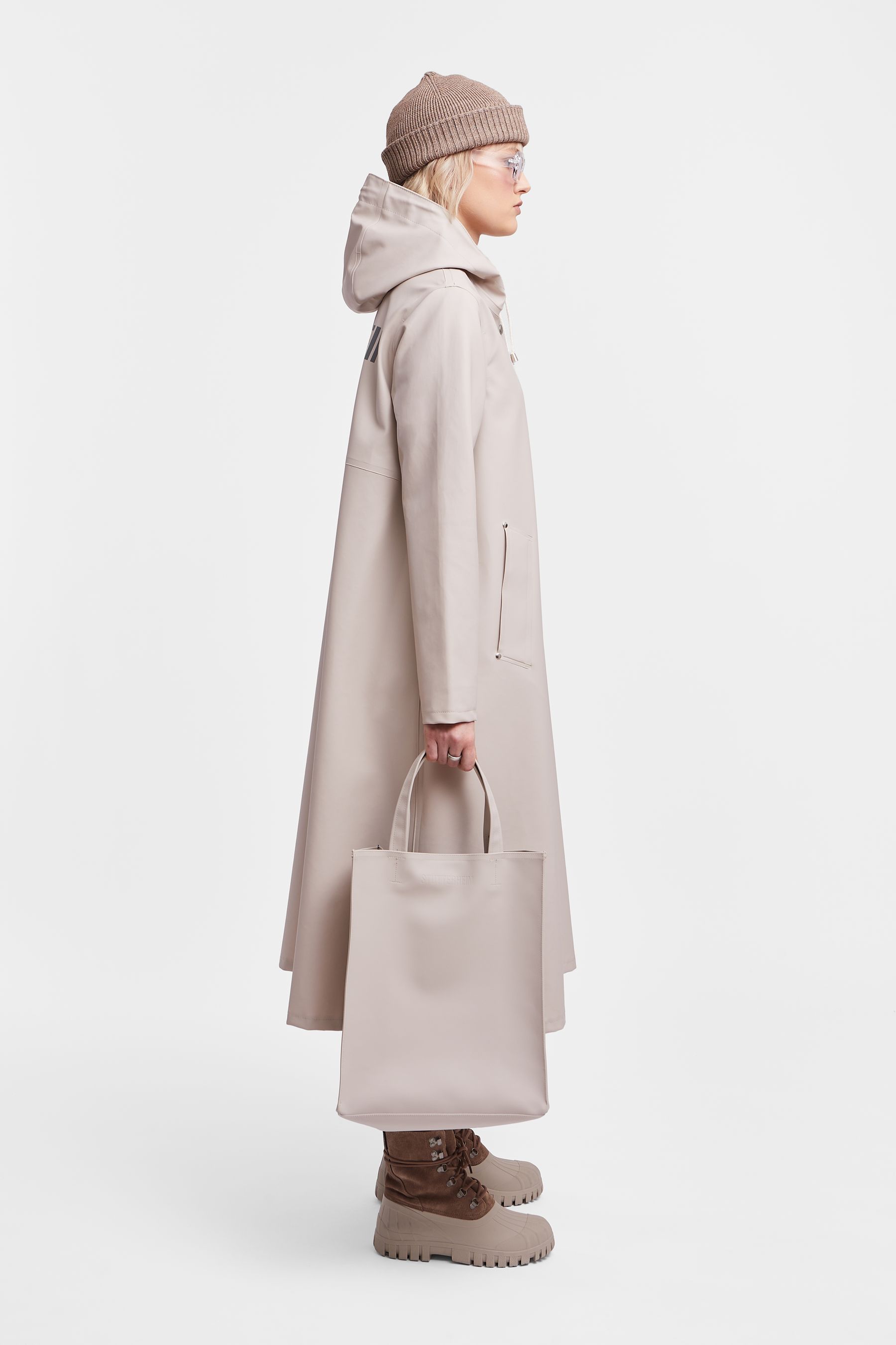 stutterheim mosebacke long print raincoat light sand women jackets raincoats