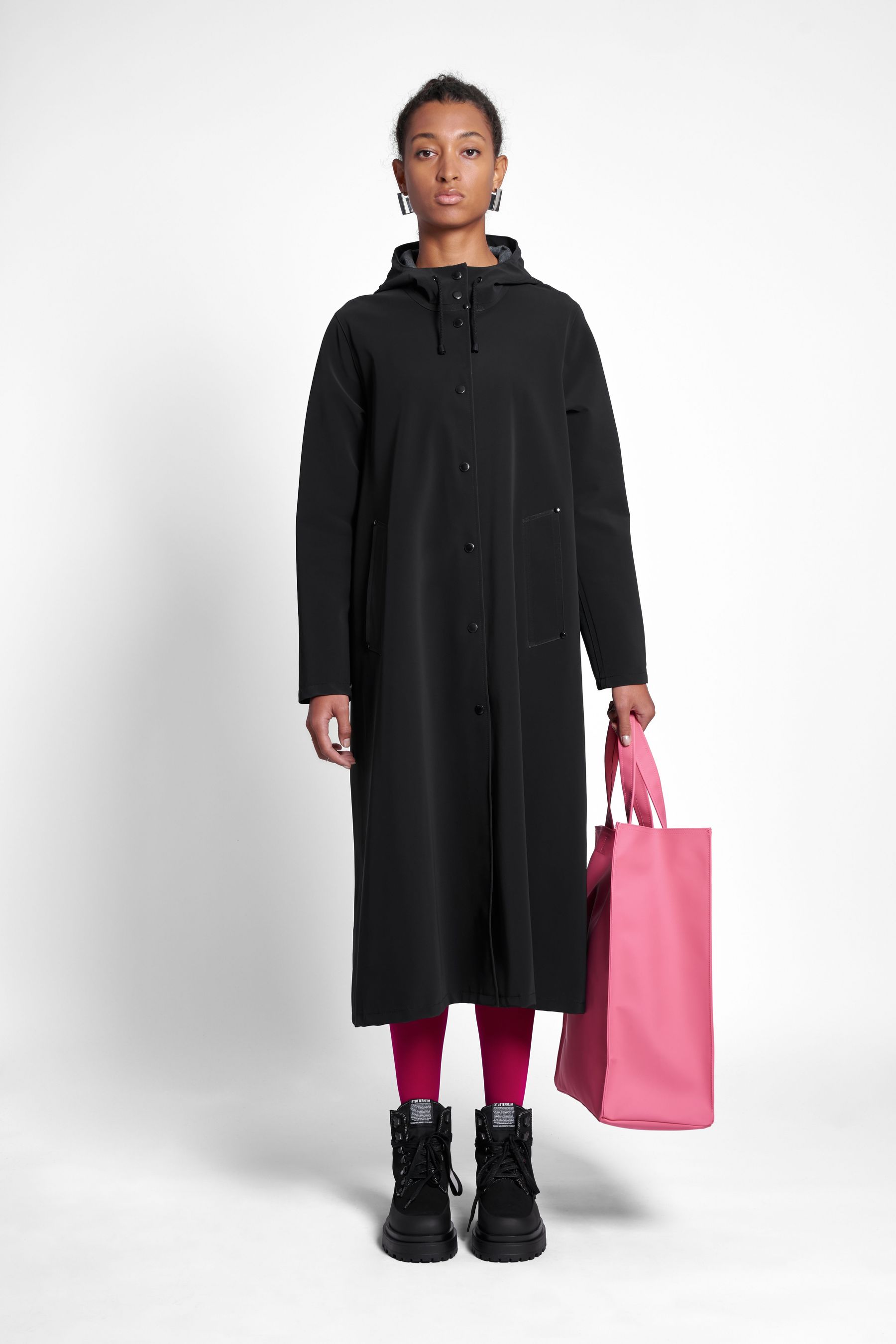 stutterheim mosebacke long print matte raincoat black stutterheim-statements