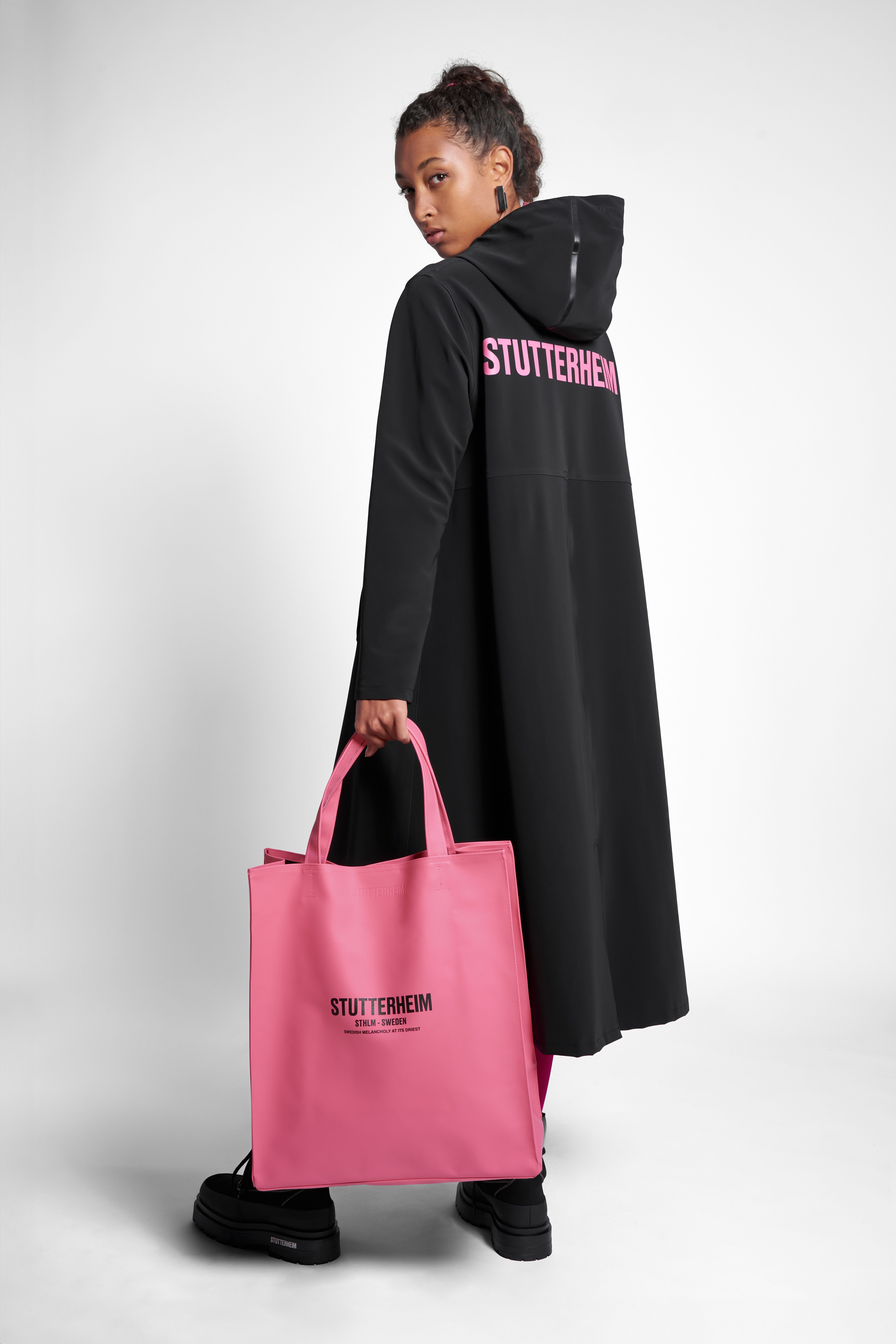 Mosebacke Long Print Matte Raincoat Black | STUTTERHEIM US