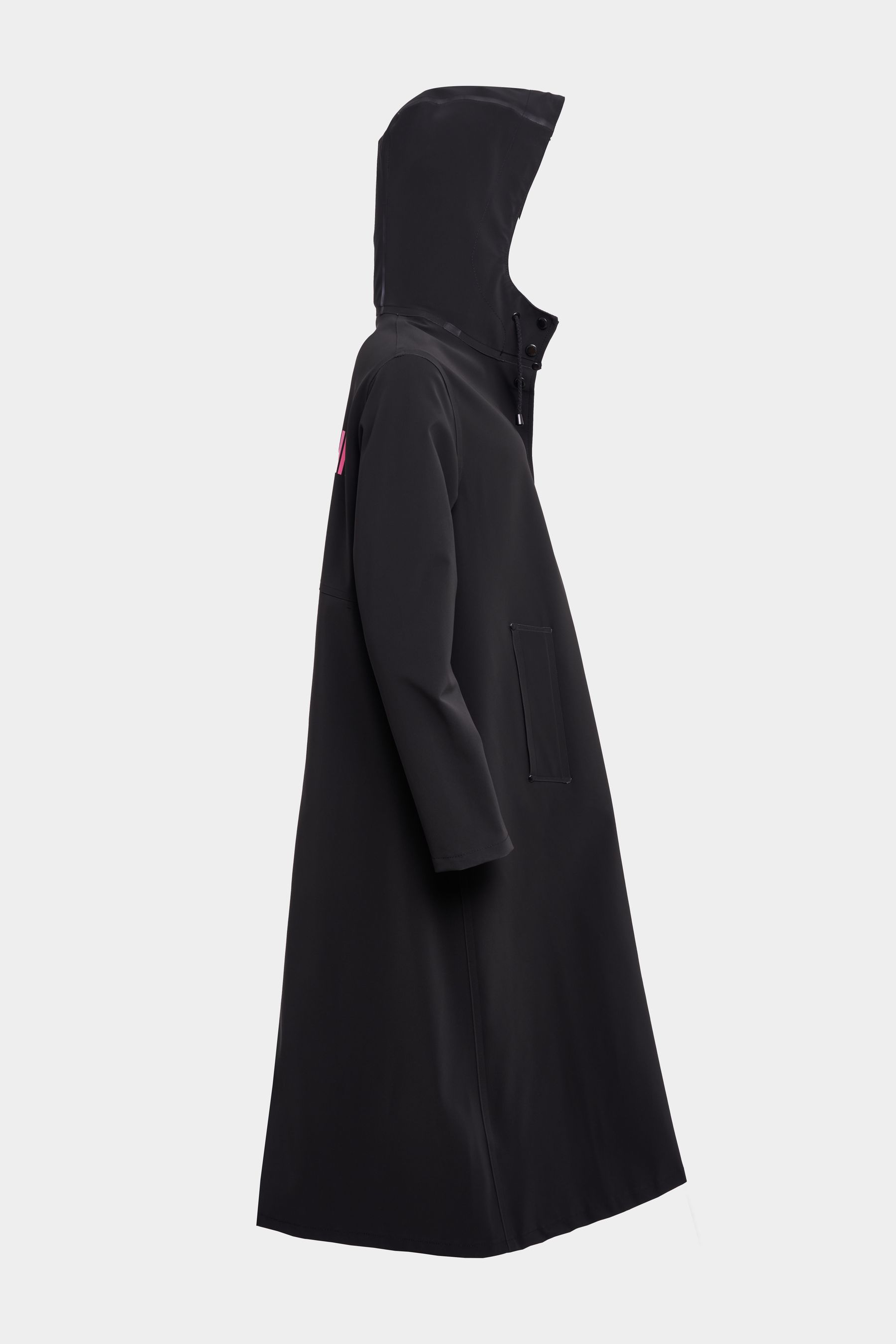 stutterheim mosebacke long print matte raincoat black stutterheim-statements