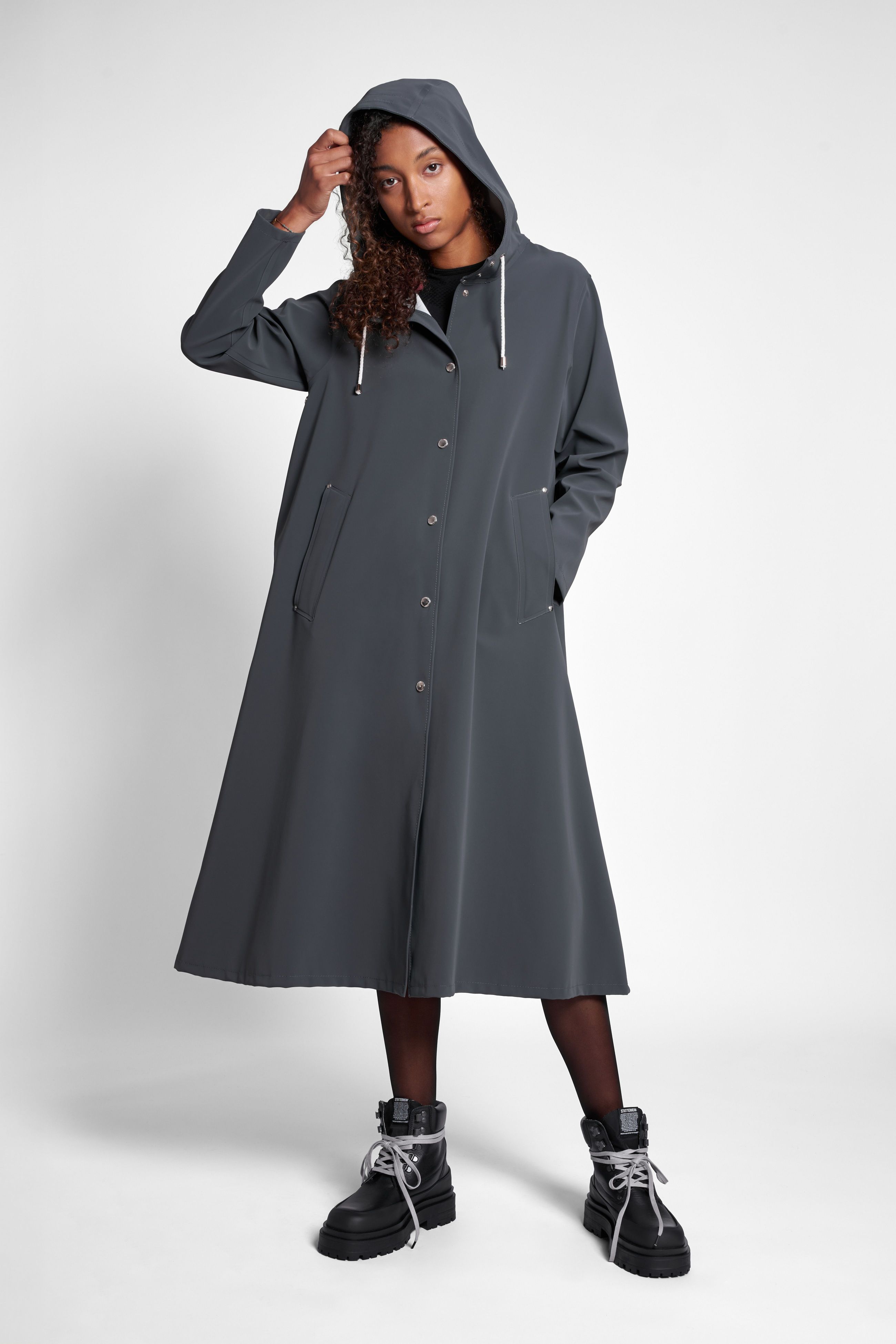 stutterheim mosebacke long matte raincoat charcoal women jackets raincoats