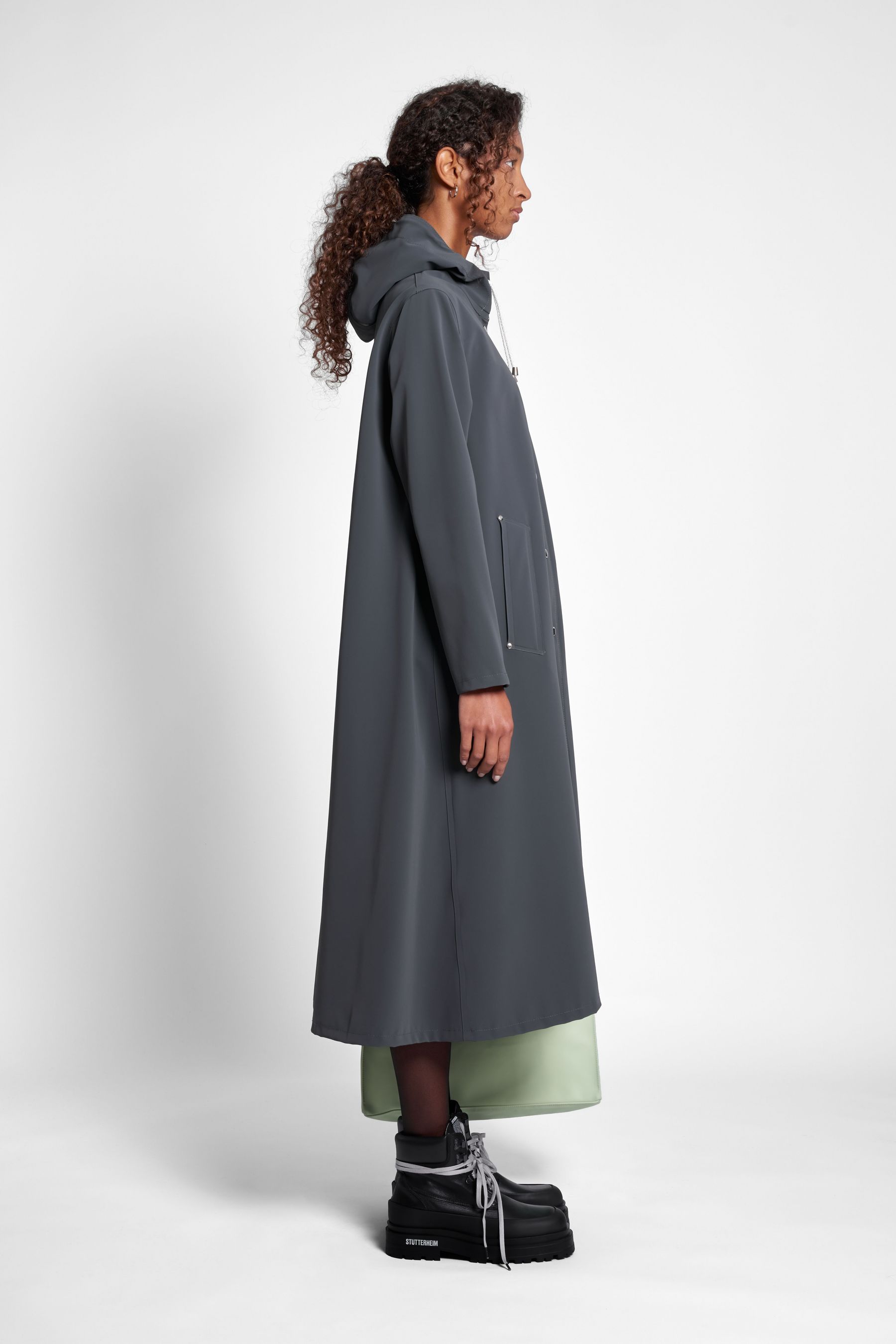 stutterheim mosebacke long matte raincoat charcoal women jackets raincoats