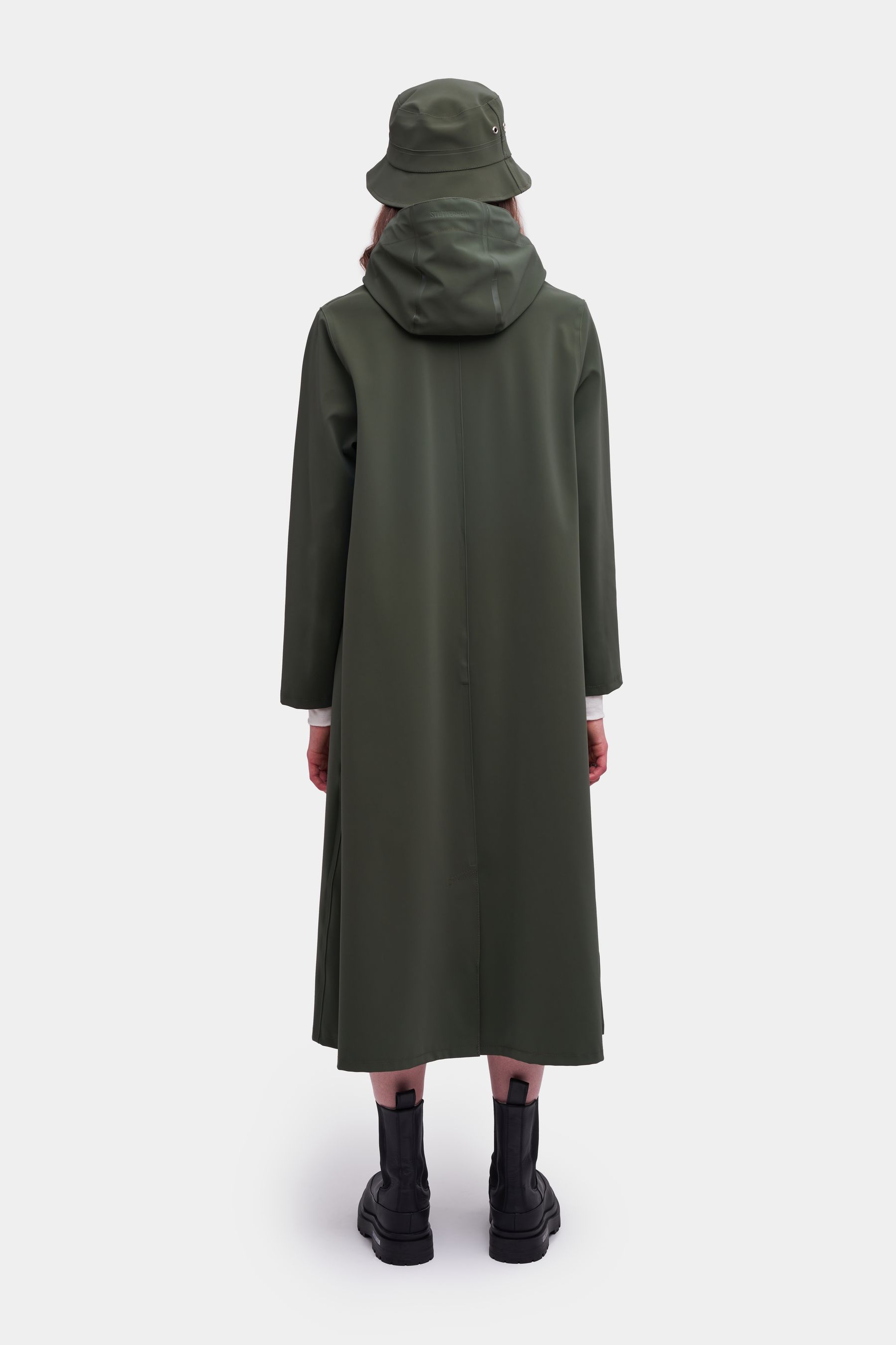 stutterheim mosebacke long matte raincoat dark green women jackets raincoats